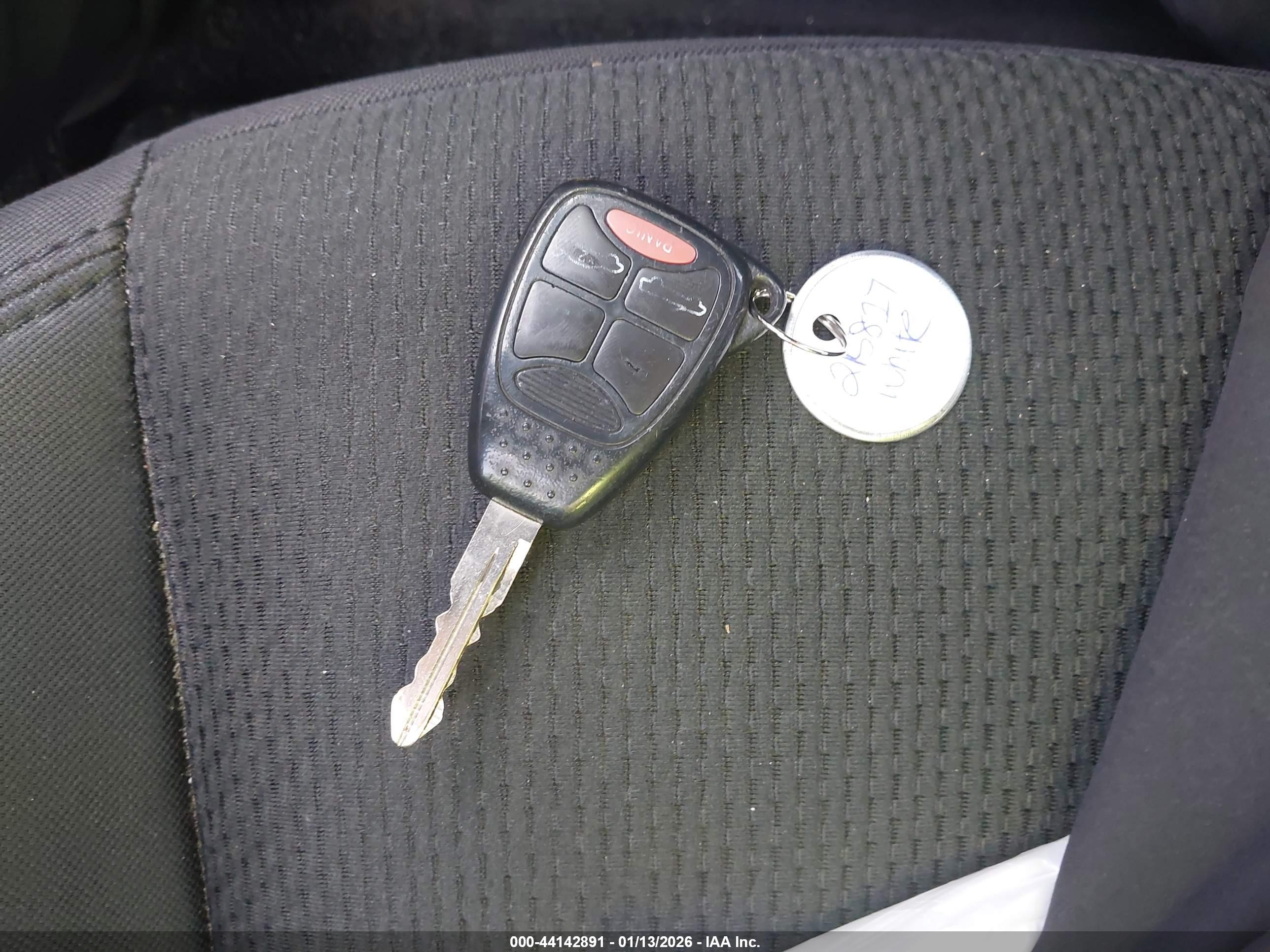 CHRYSLER 200 image 11