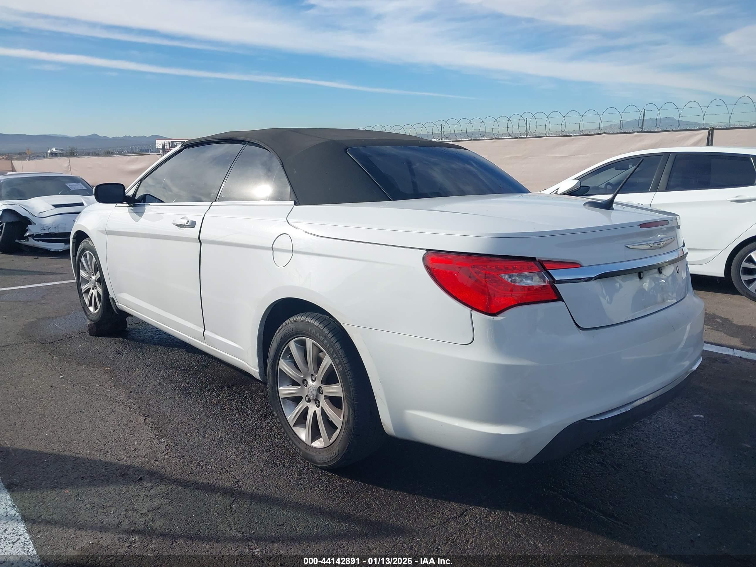 CHRYSLER 200 image 3
