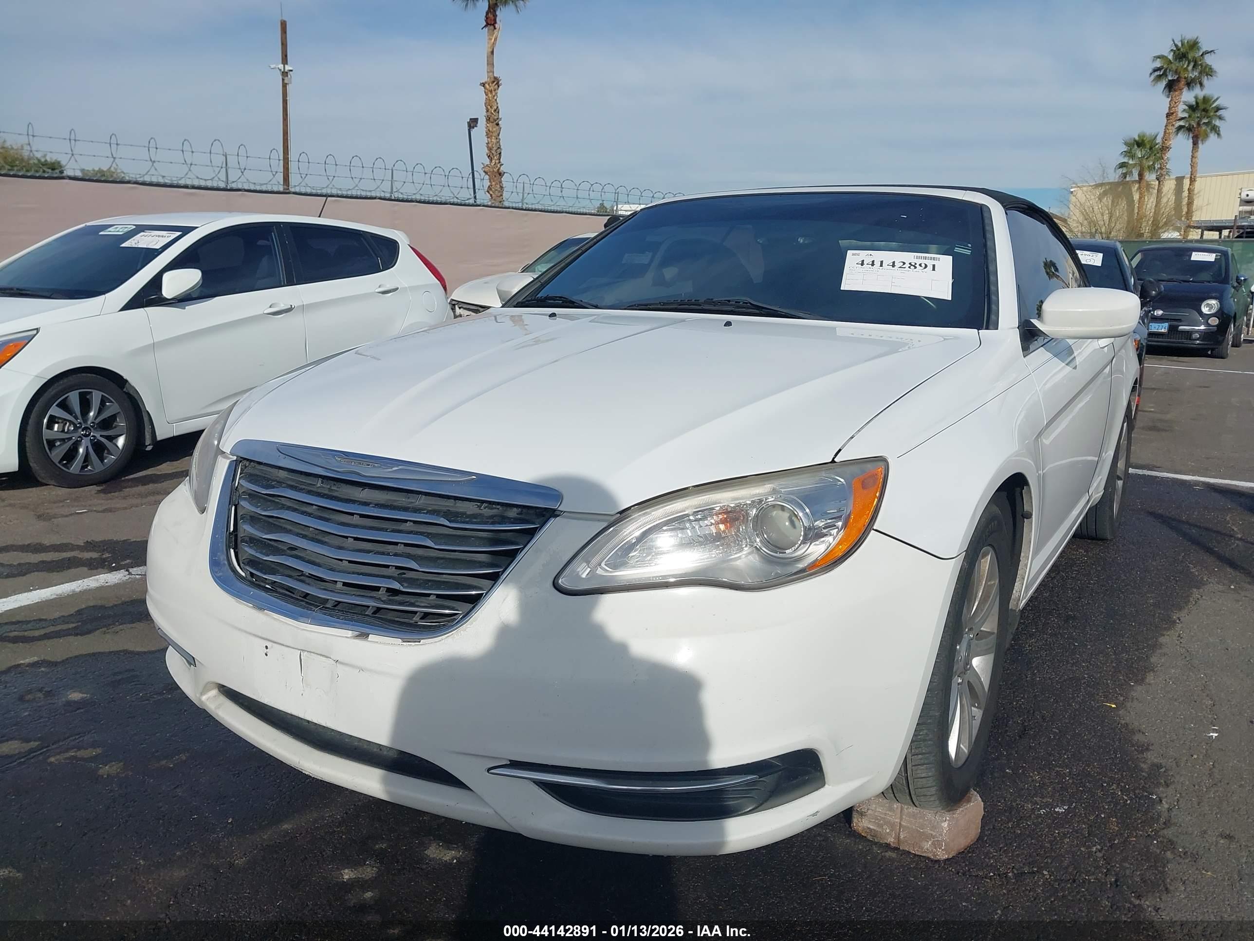 CHRYSLER 200 image 6