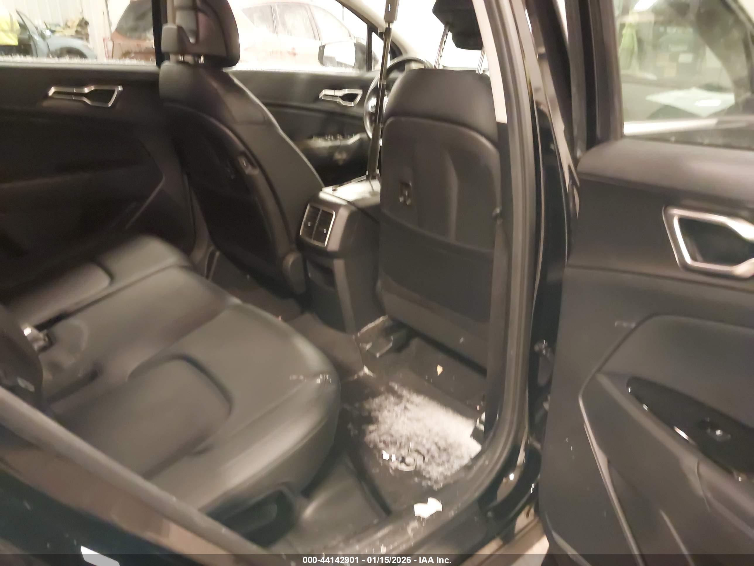KIA SPORTAGE image 8