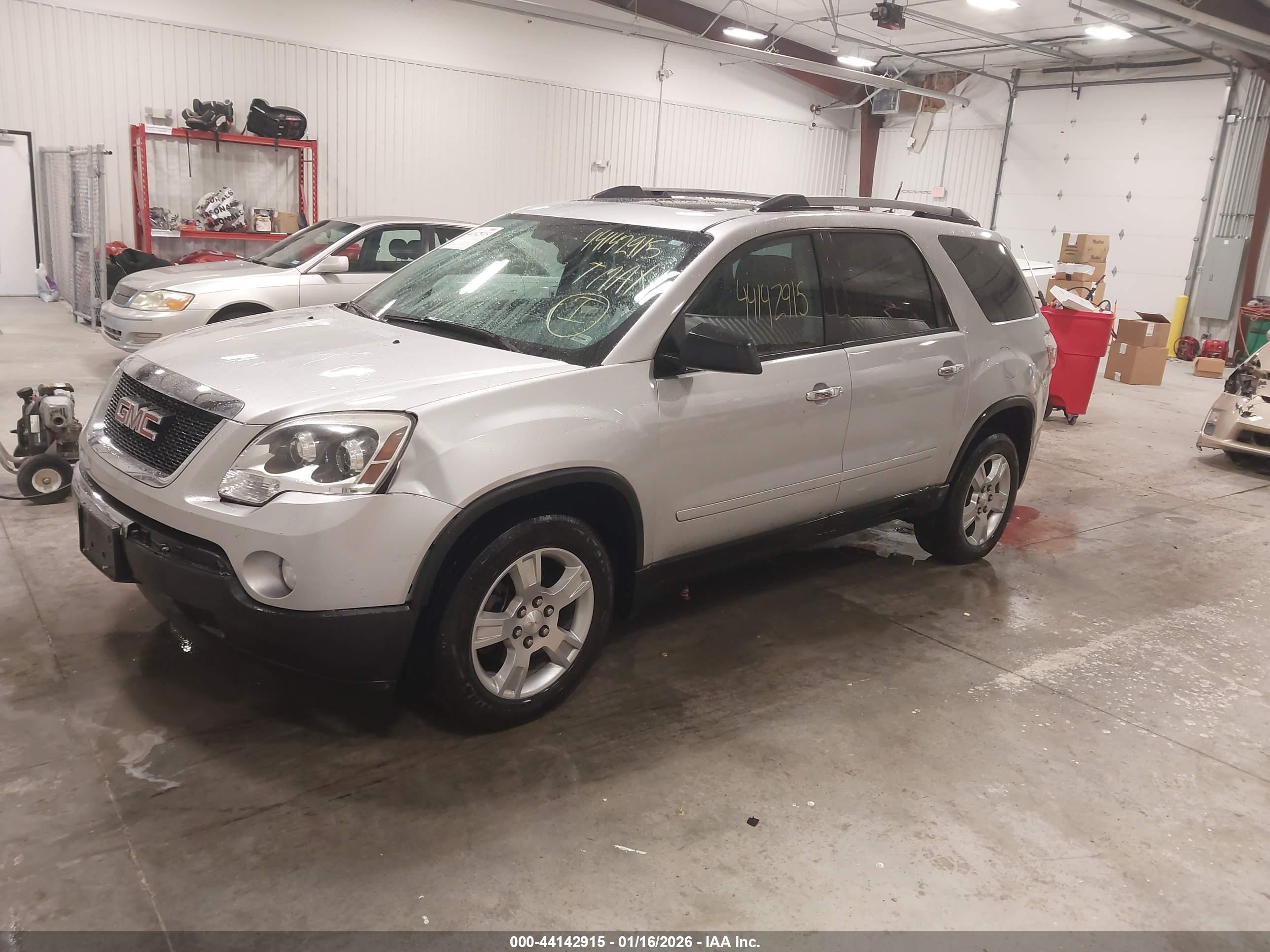 GMC ACADIA image 2