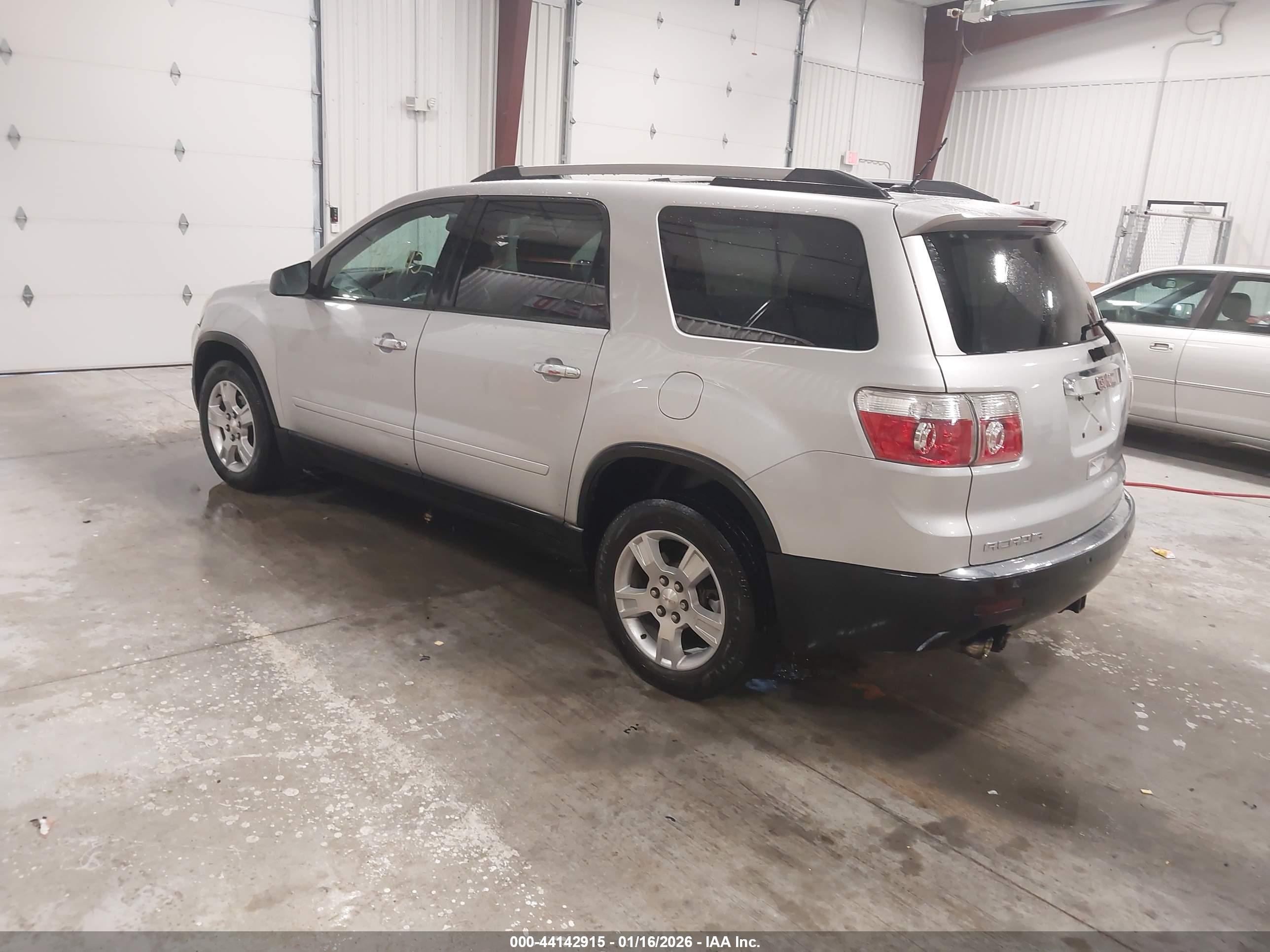 GMC ACADIA image 3