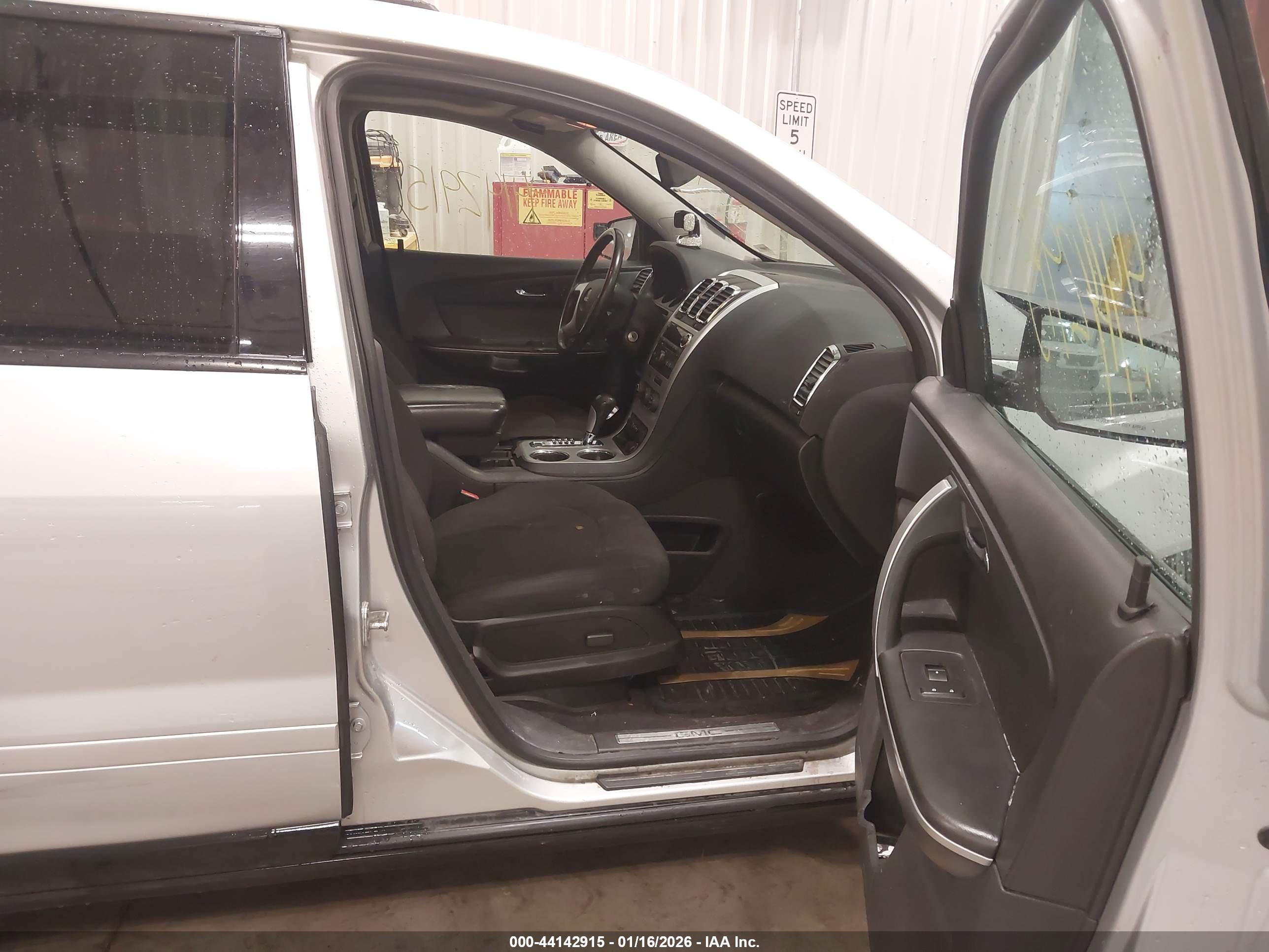 GMC ACADIA image 5