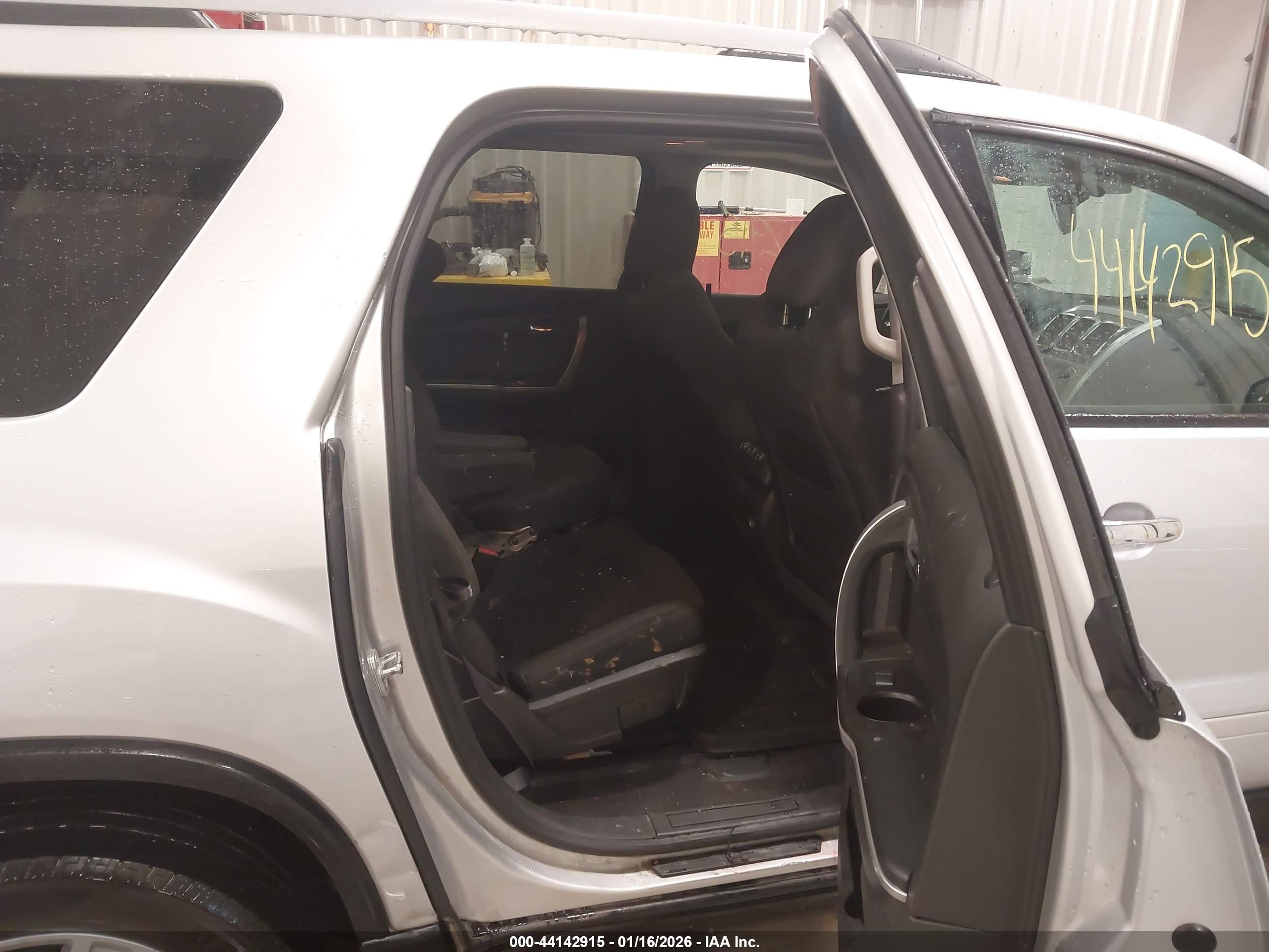 GMC ACADIA image 8
