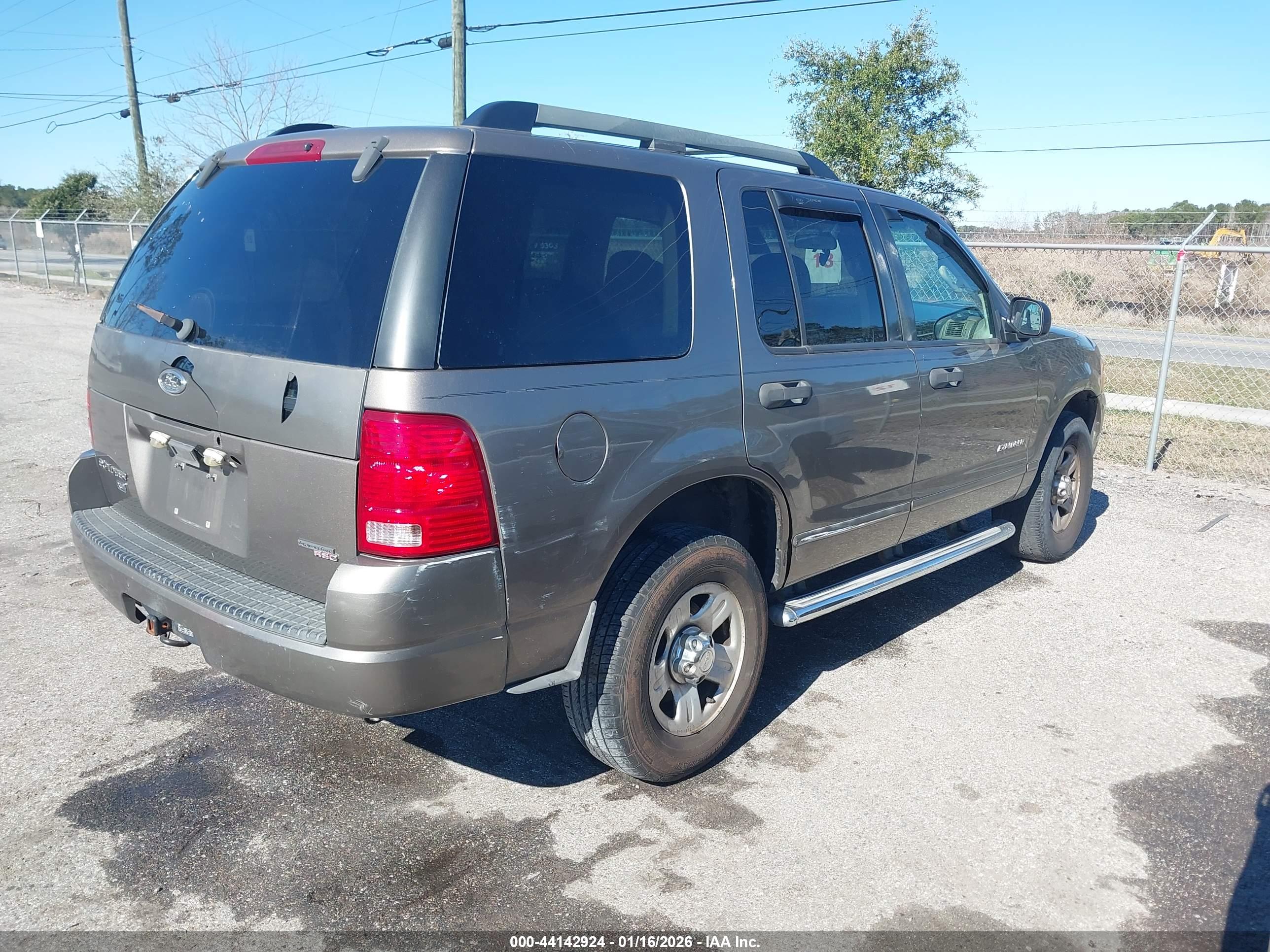 FORD EXPLORER image 4