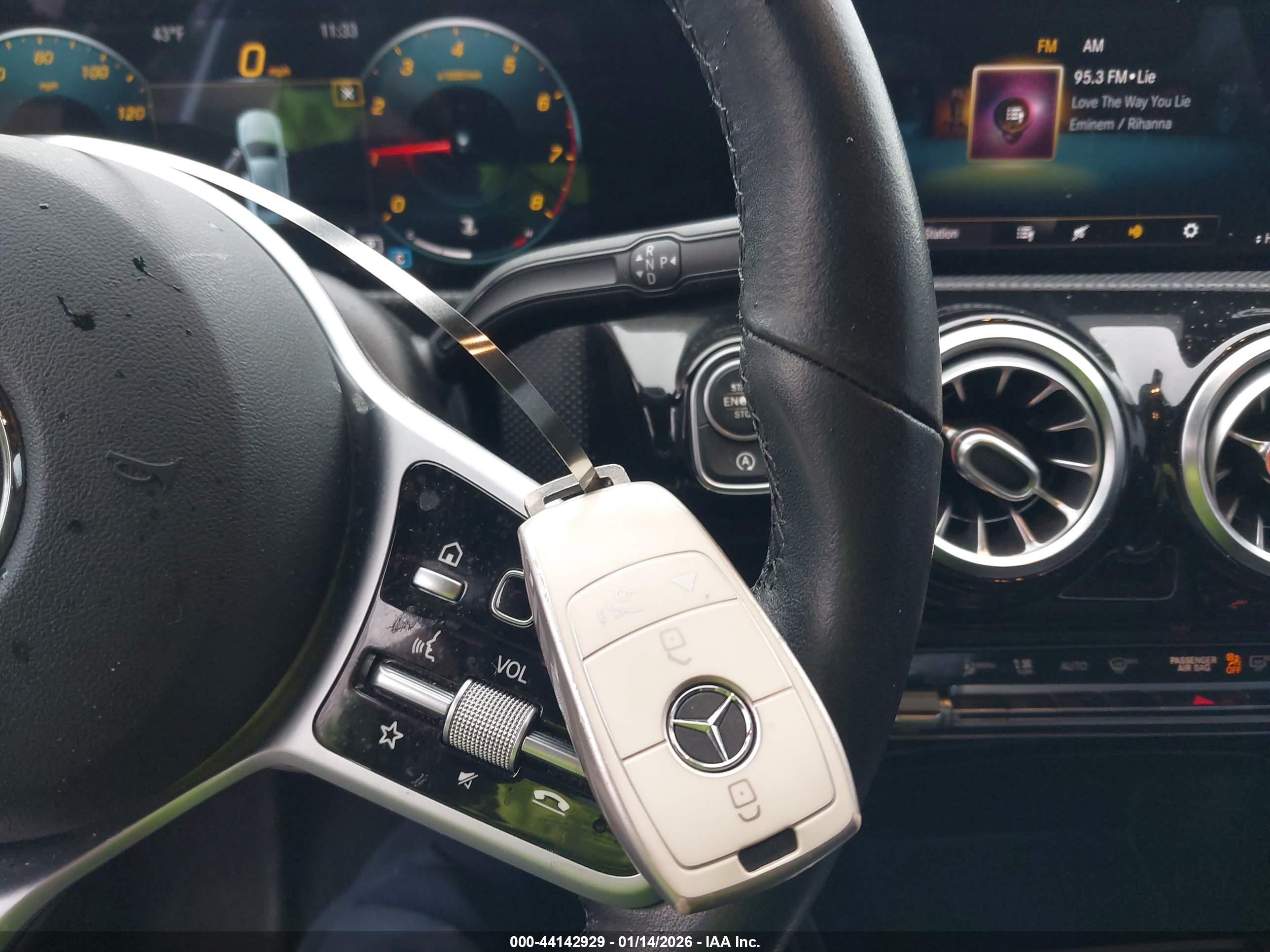 MERCEDES-BENZ A image 11