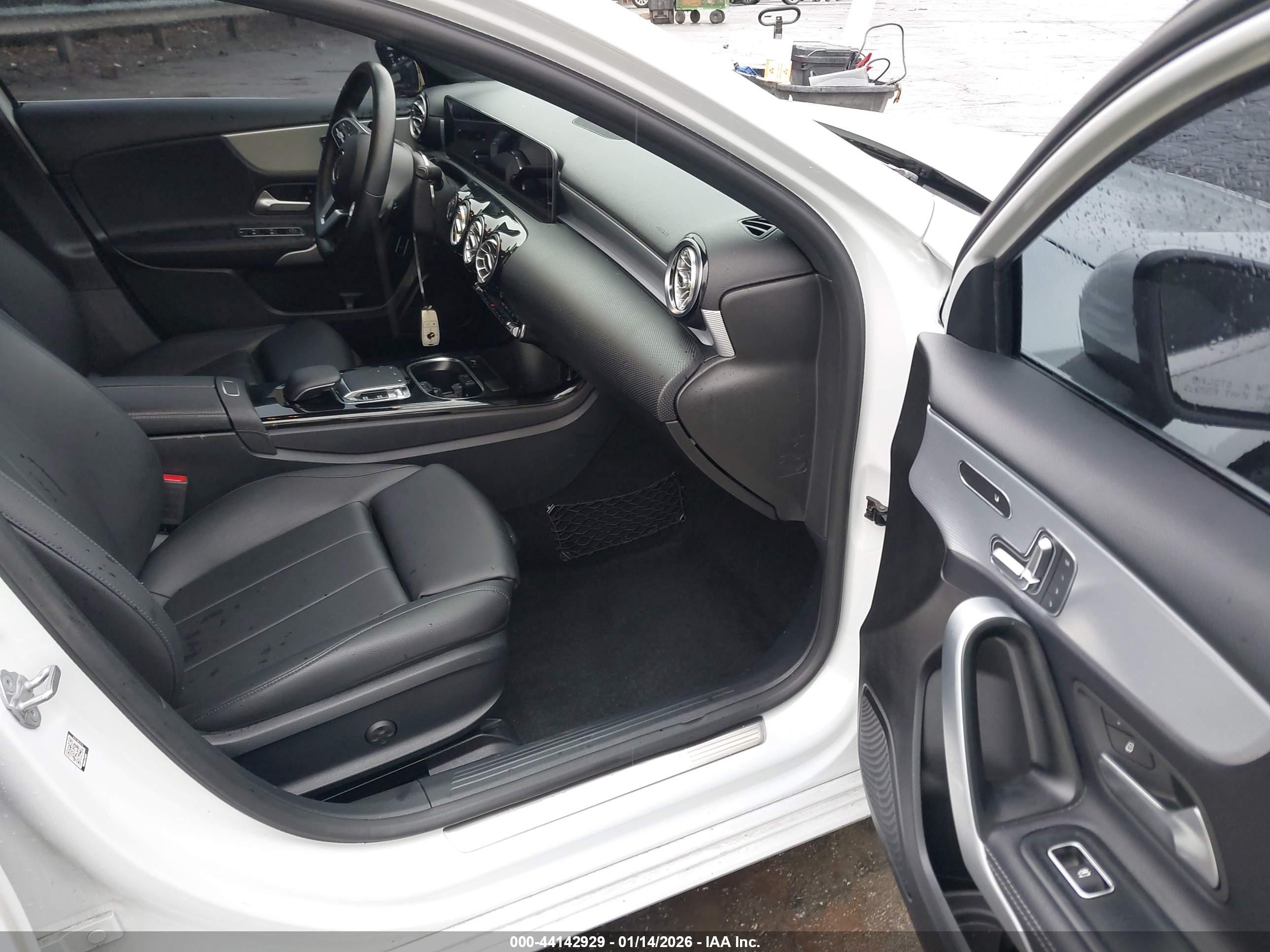 MERCEDES-BENZ A image 5