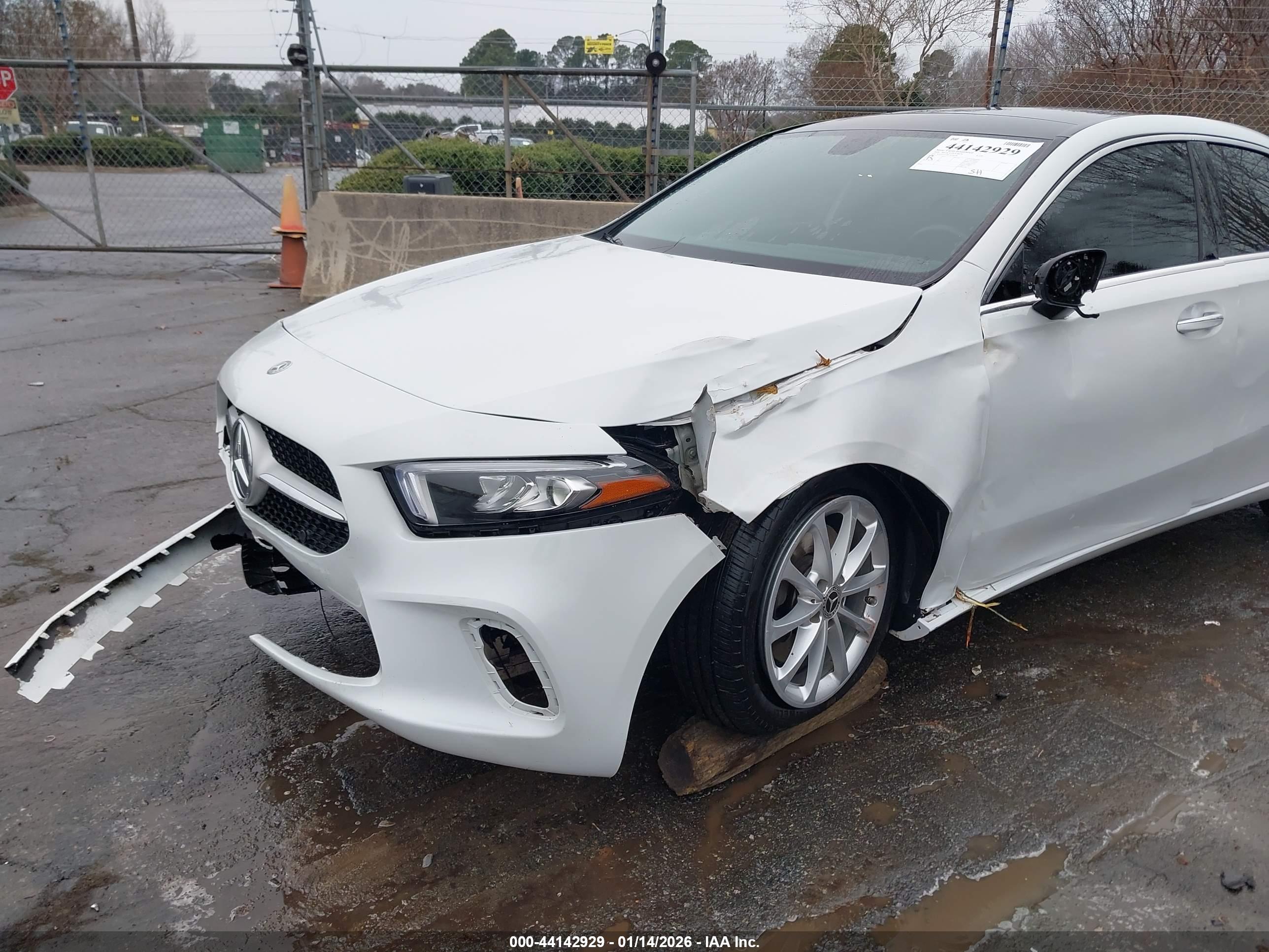 MERCEDES-BENZ A image 6