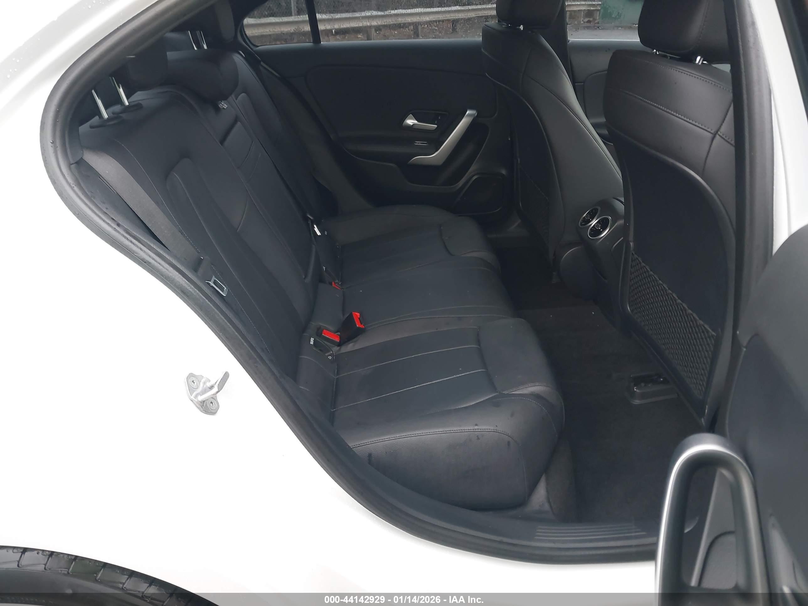 MERCEDES-BENZ A image 8