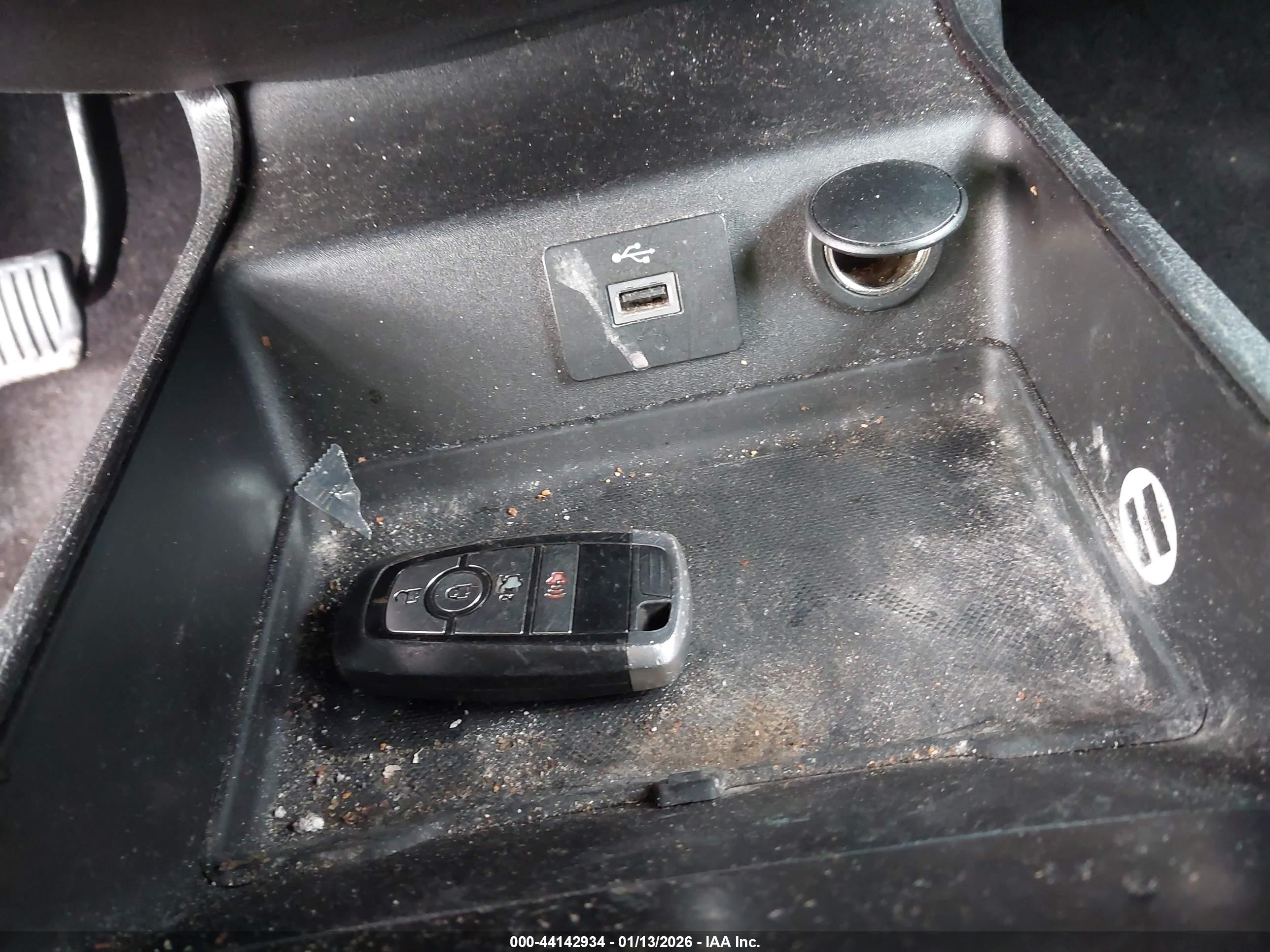 FORD FUSION image 11