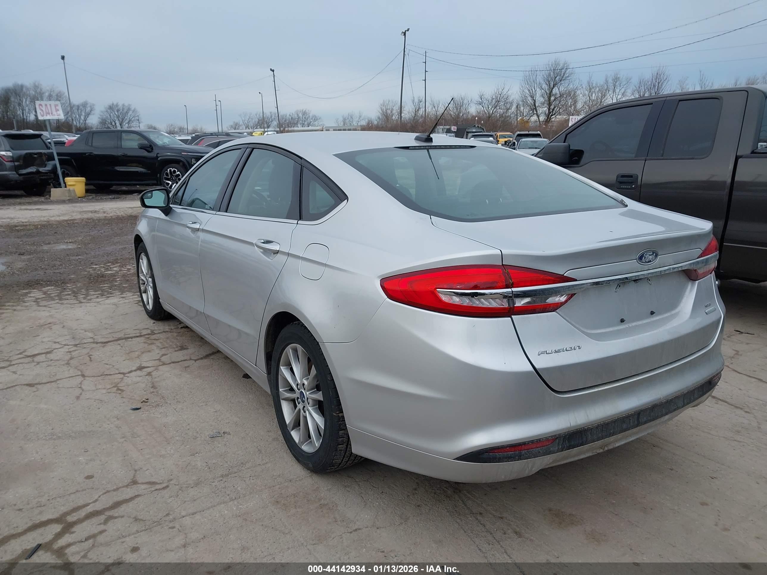 FORD FUSION image 3
