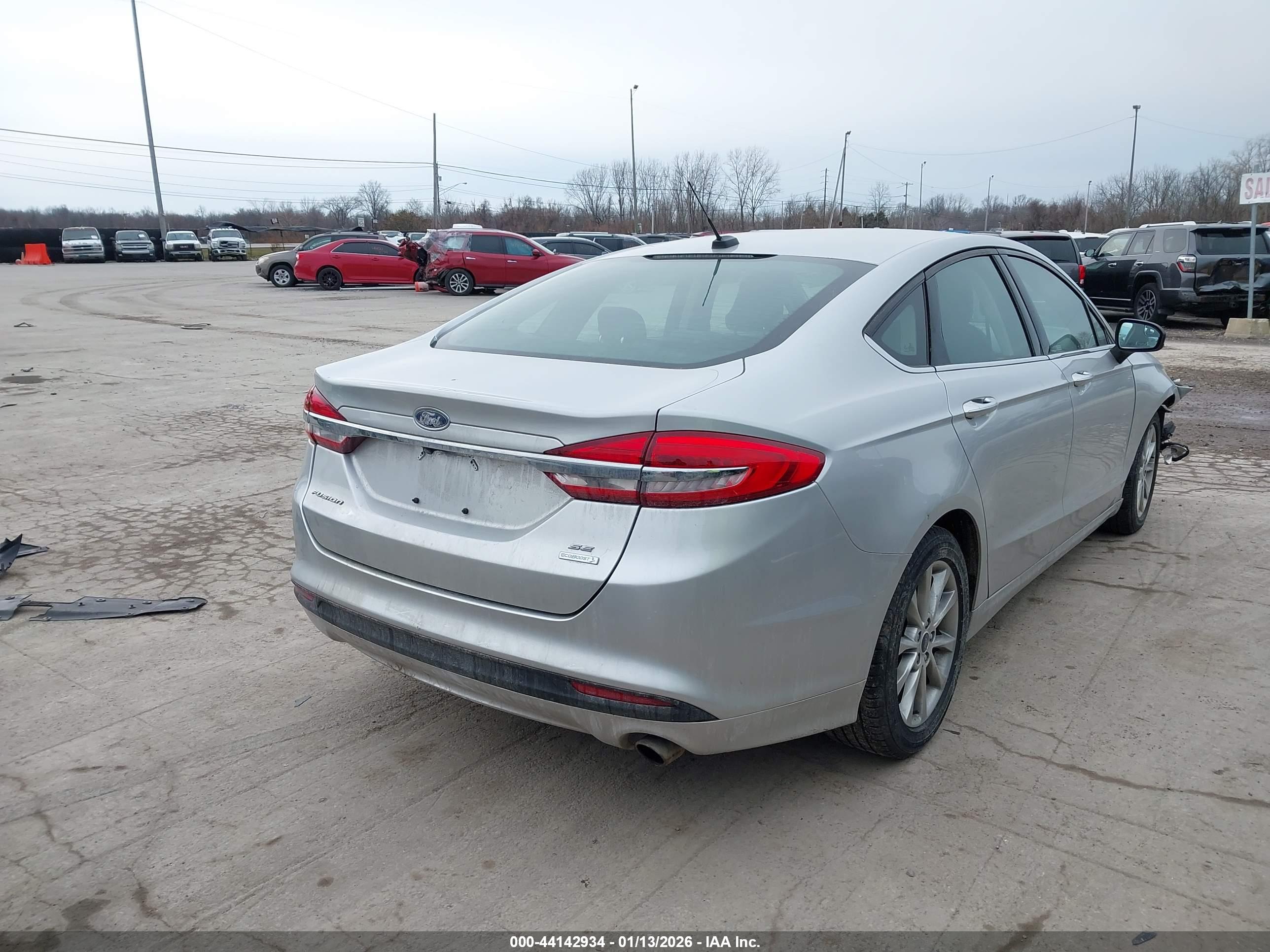 FORD FUSION image 4