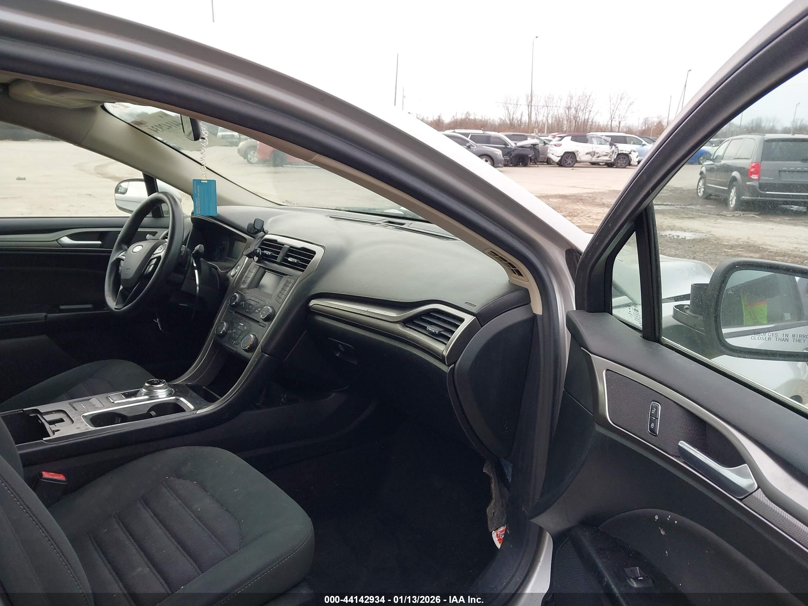 FORD FUSION image 5
