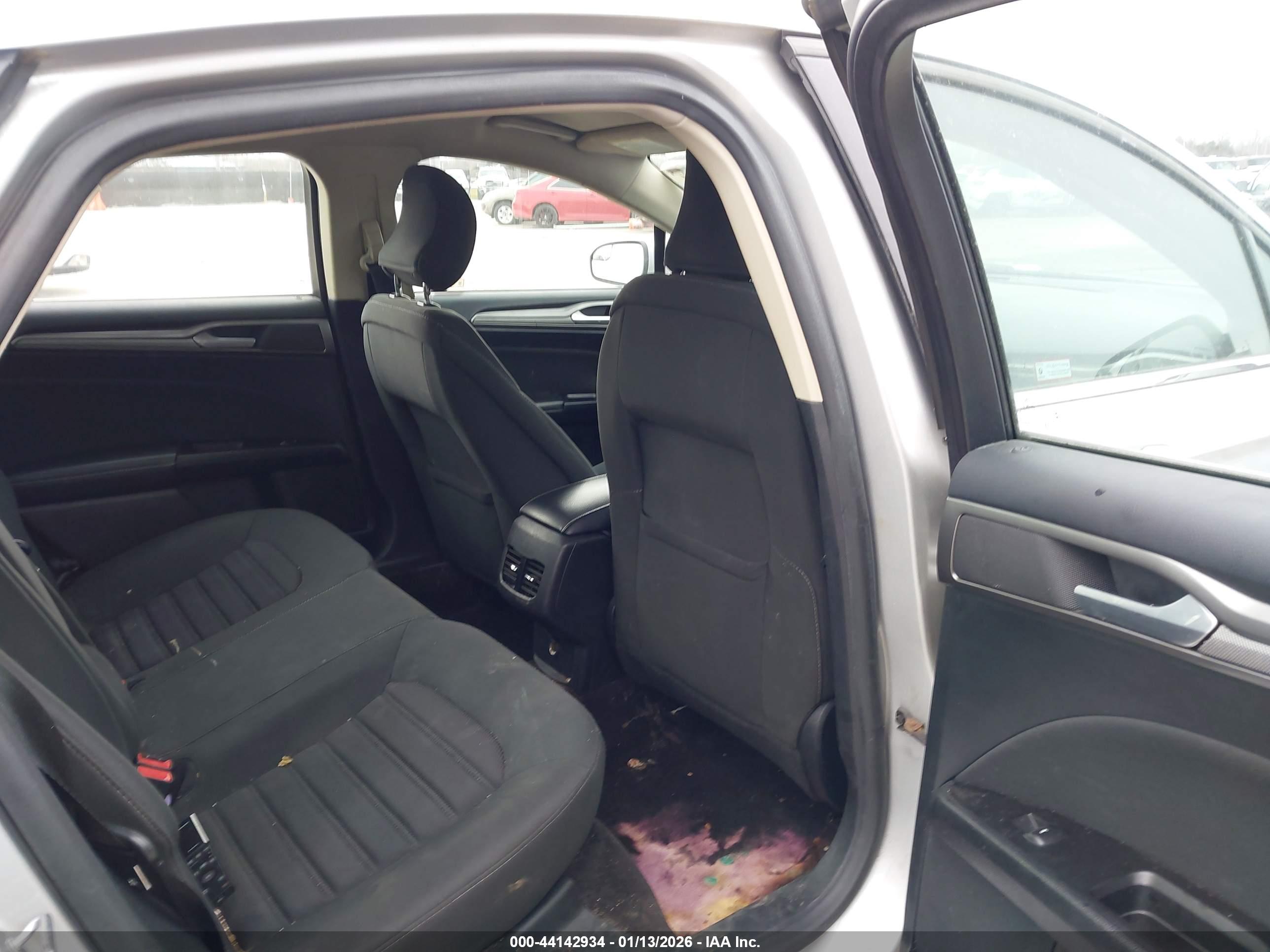 FORD FUSION image 8