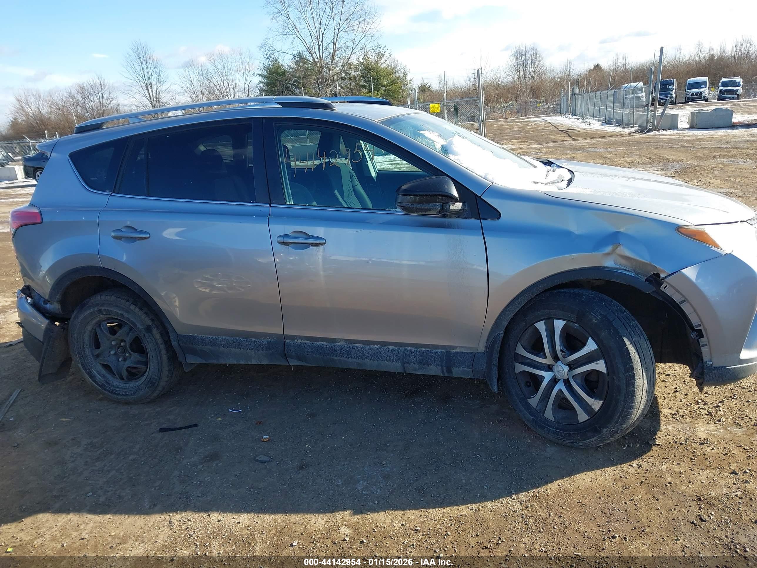 TOYOTA RAV4 image 6