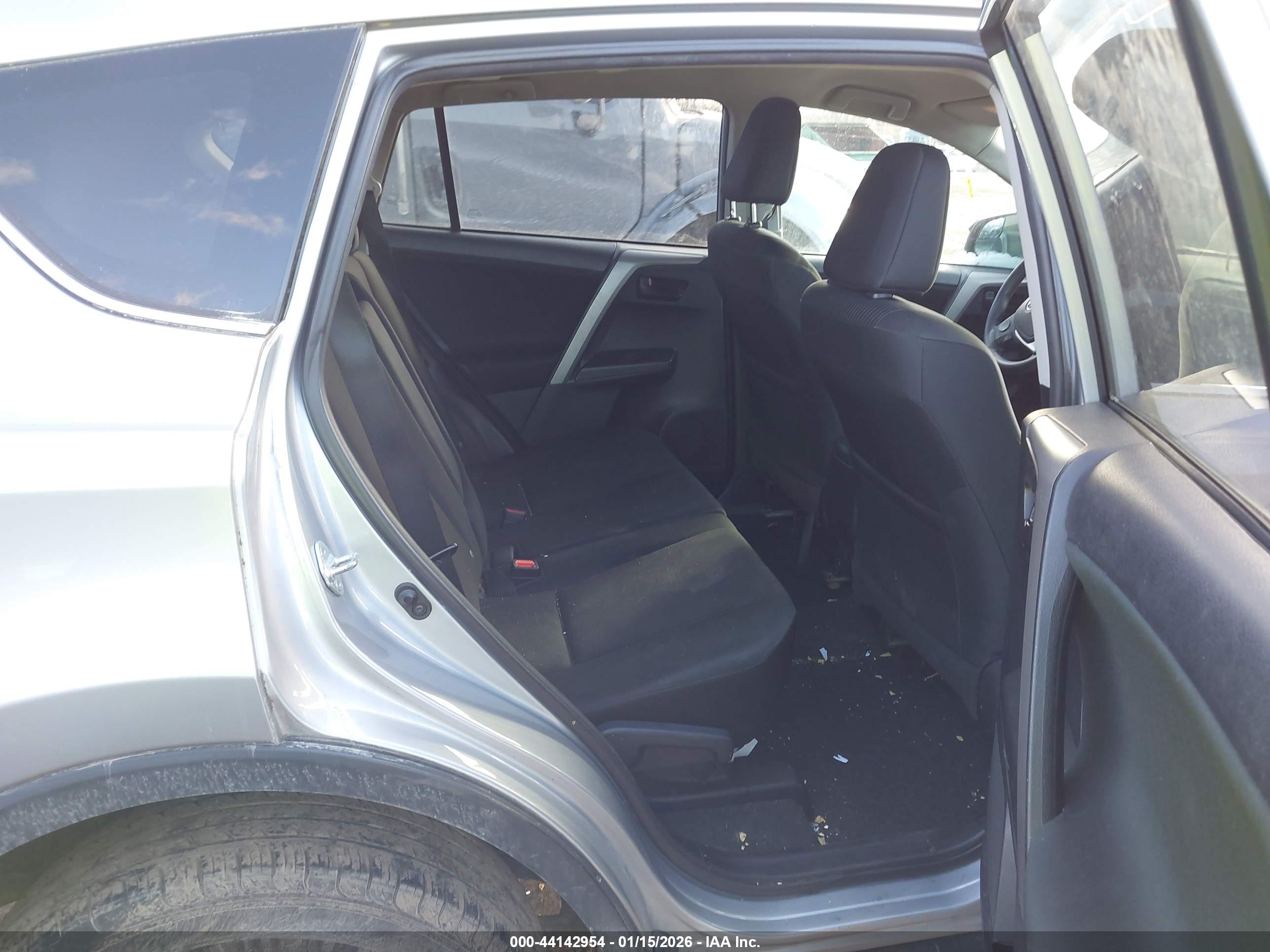 TOYOTA RAV4 image 8