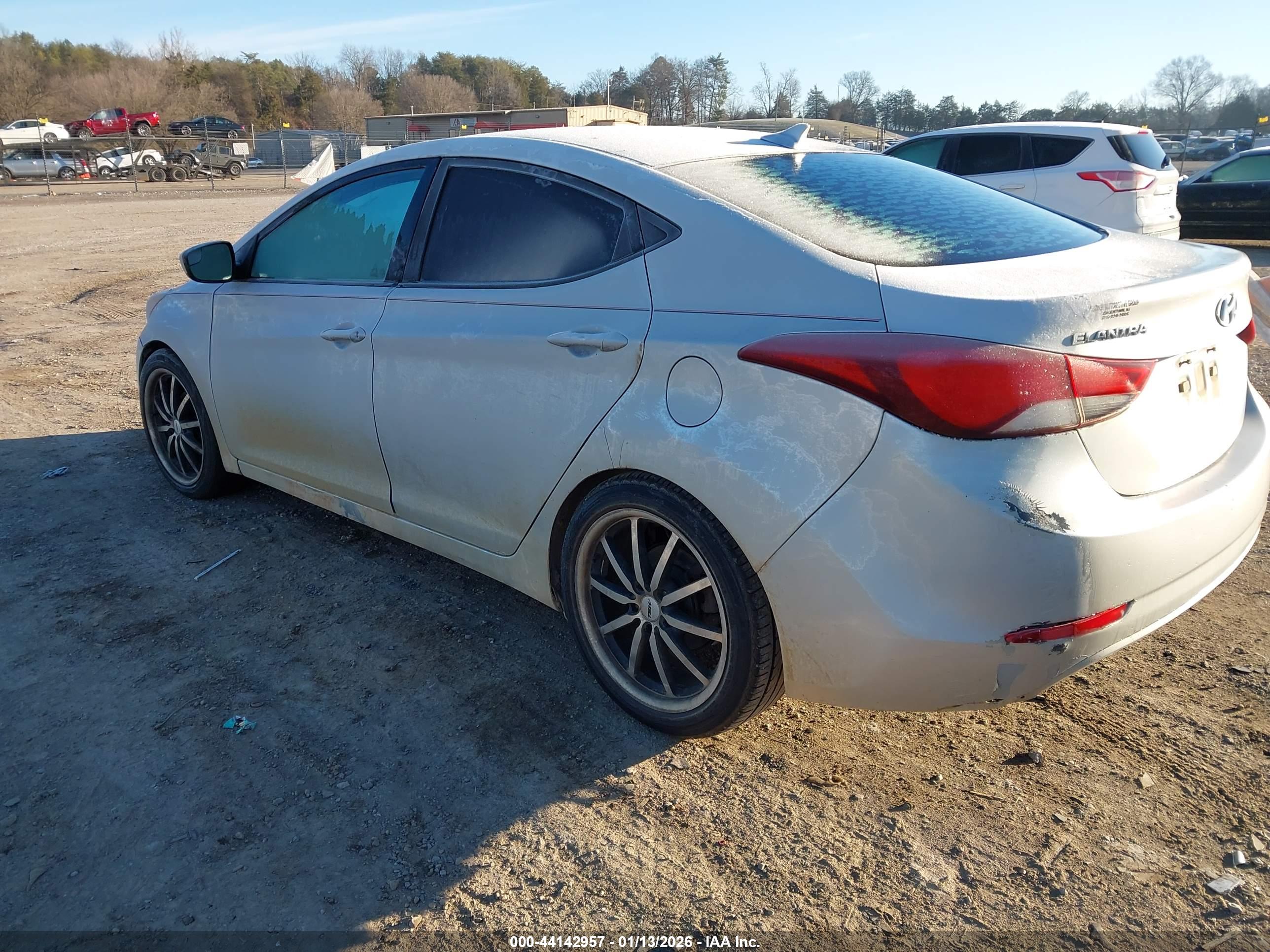 HYUNDAI ELANTRA image 3