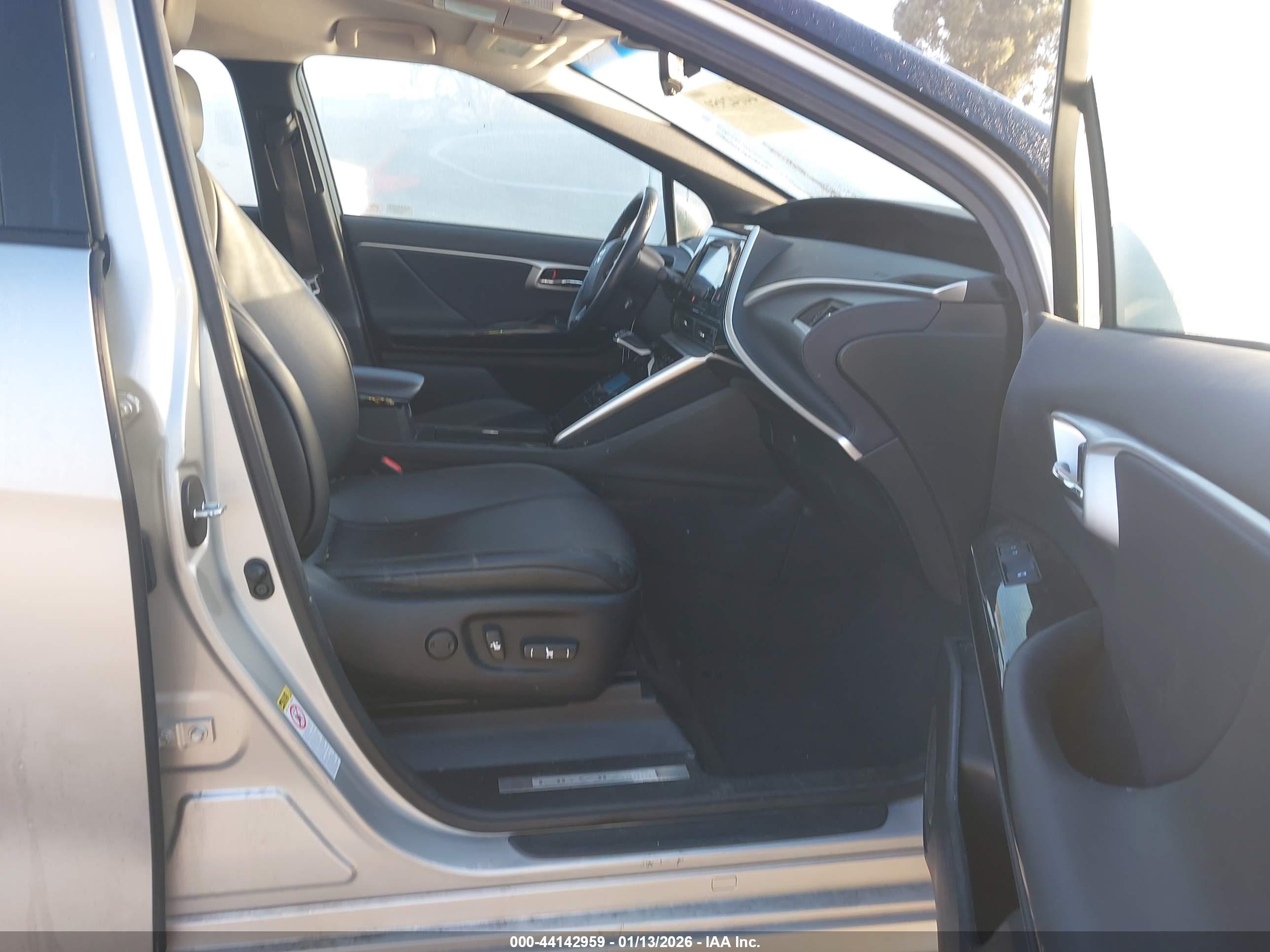 TOYOTA MIRAI image 5