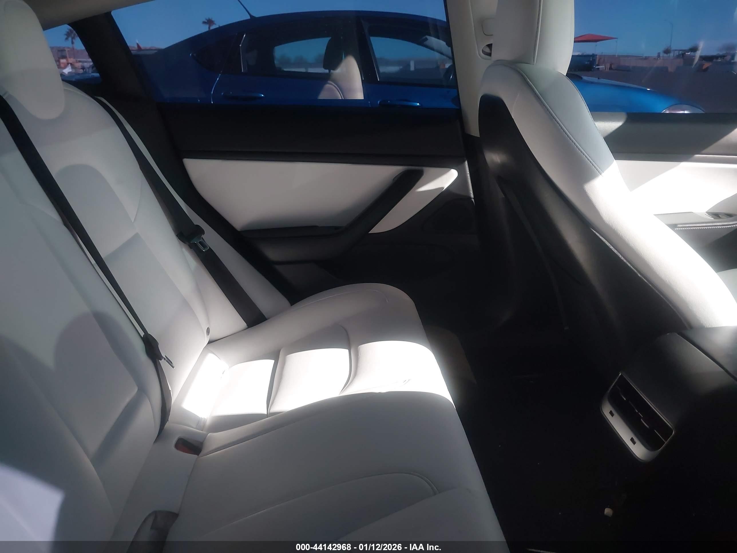 TESLA MODEL image 8