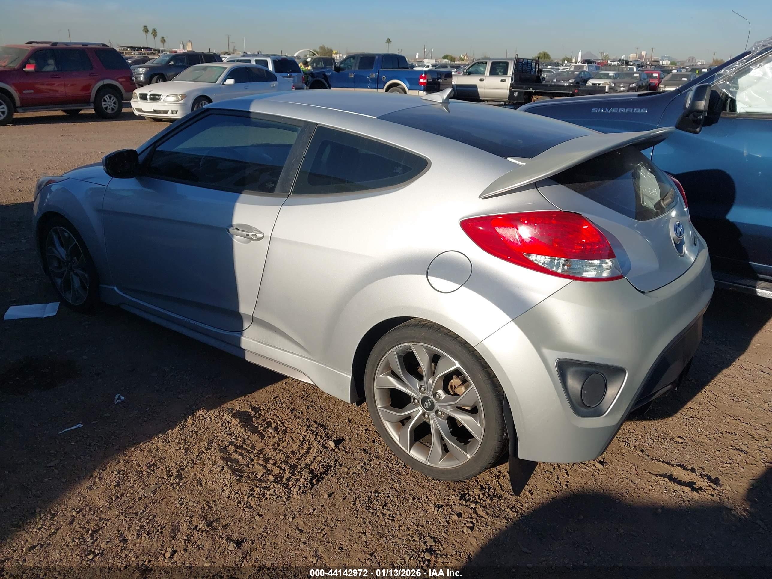 HYUNDAI VELOSTER image 3