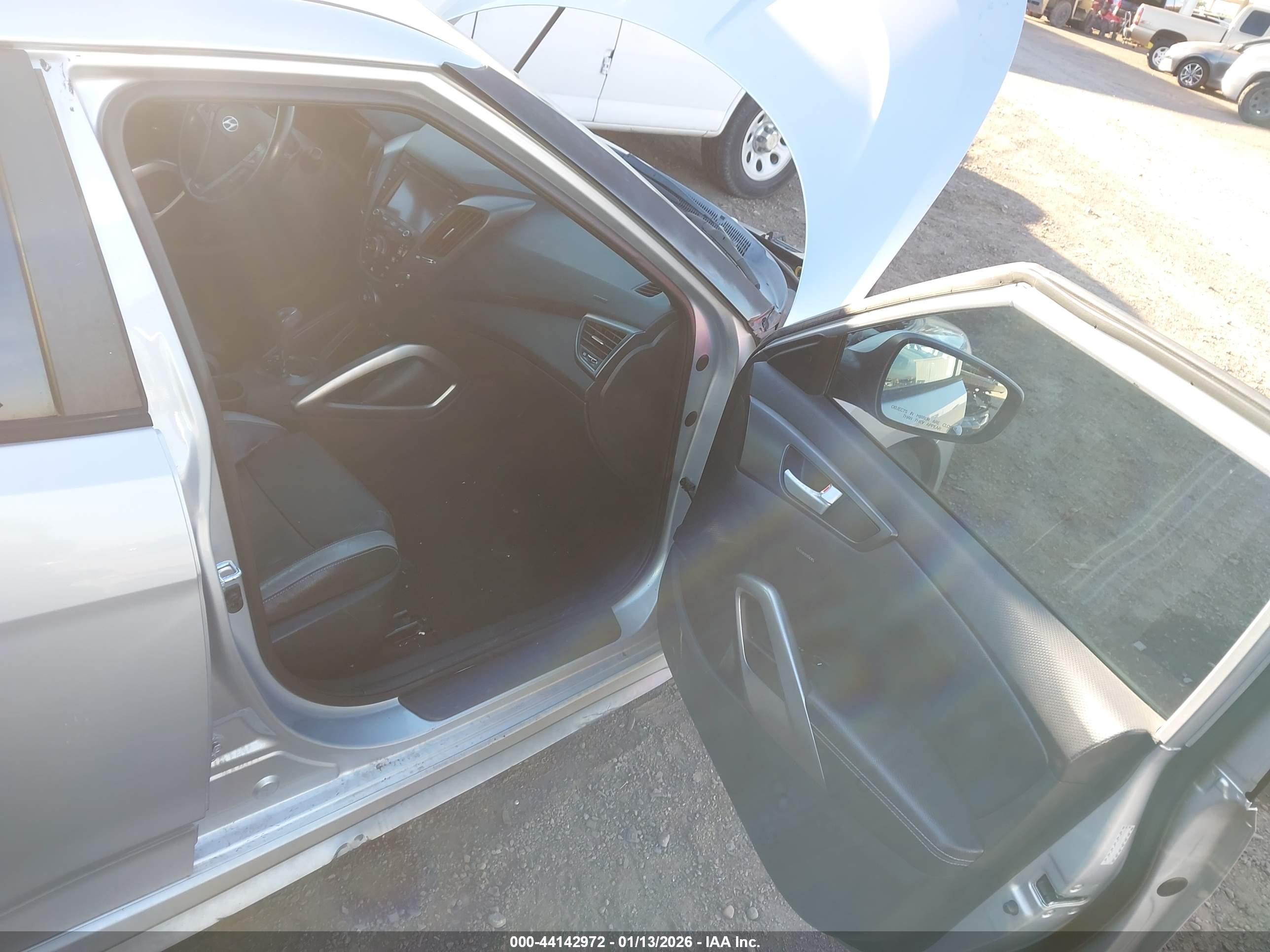 HYUNDAI VELOSTER image 5