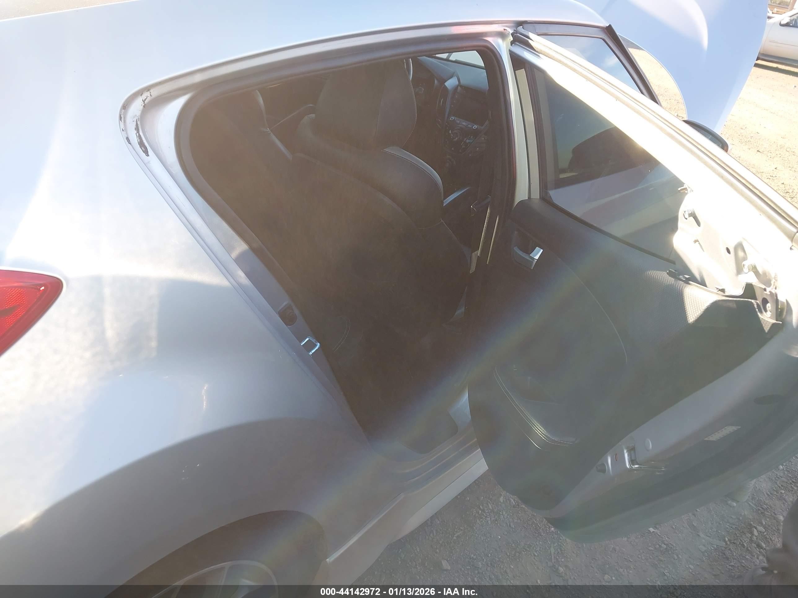 HYUNDAI VELOSTER image 8