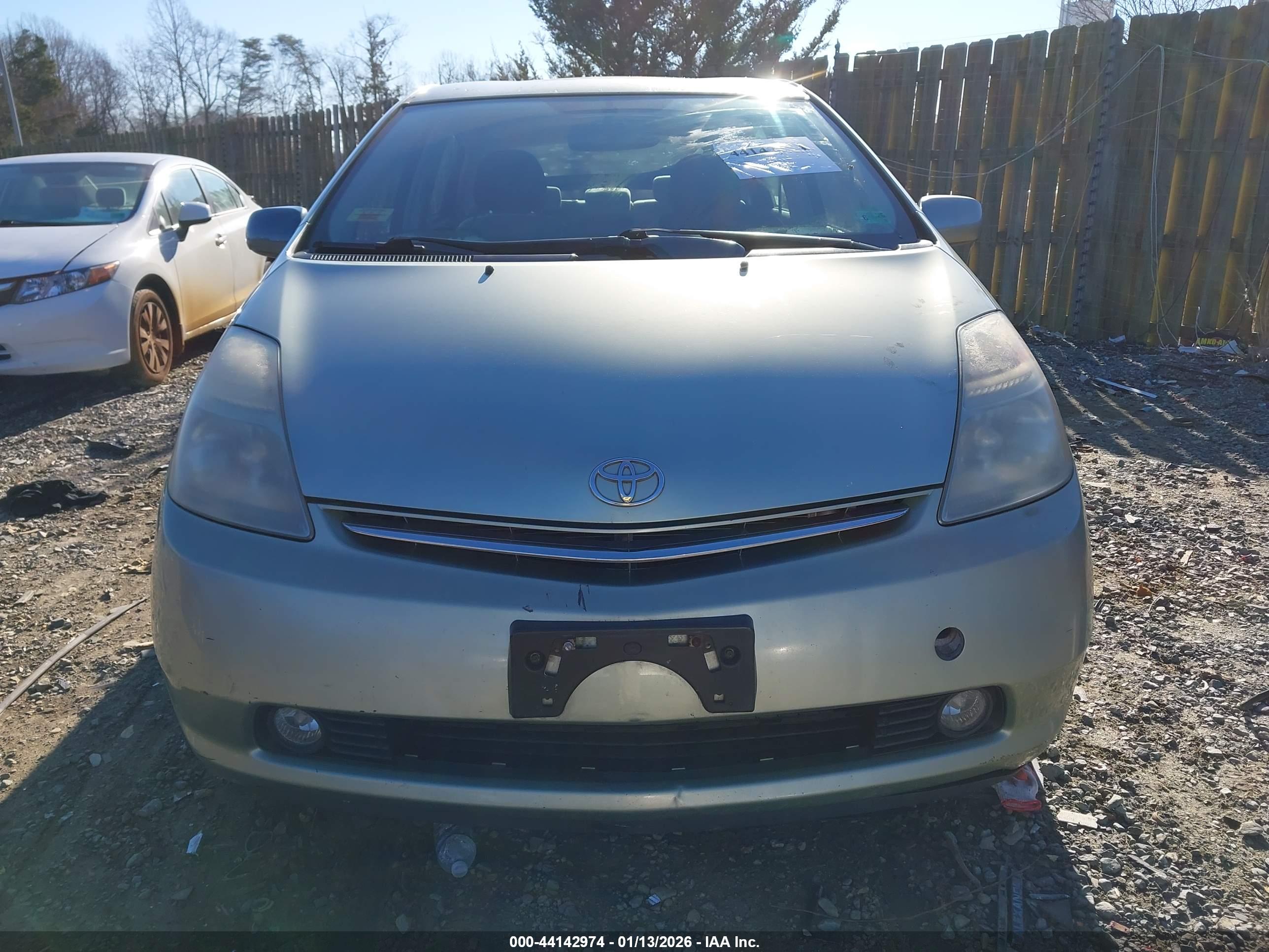 TOYOTA PRIUS image 6
