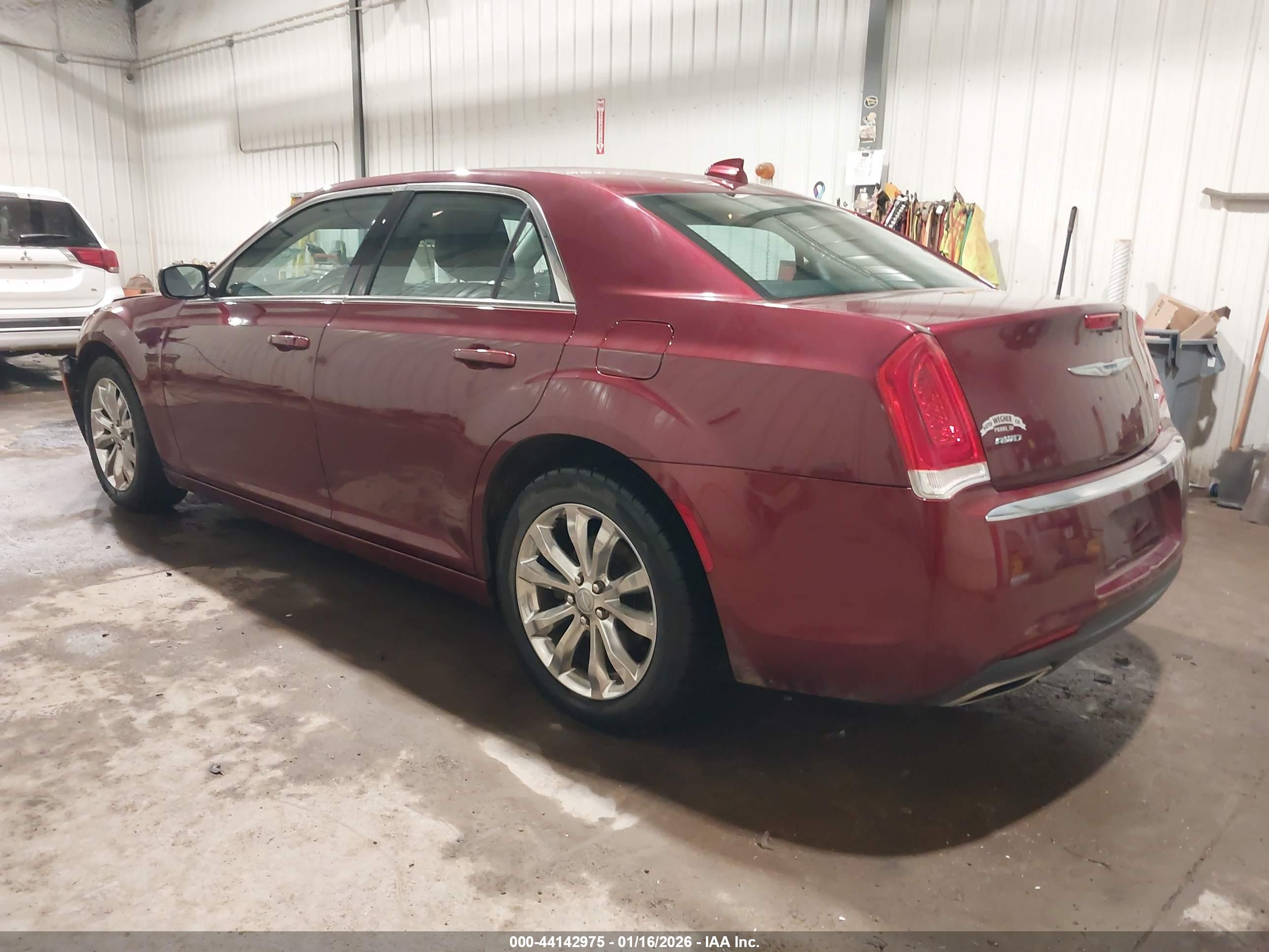 CHRYSLER 300 image 3