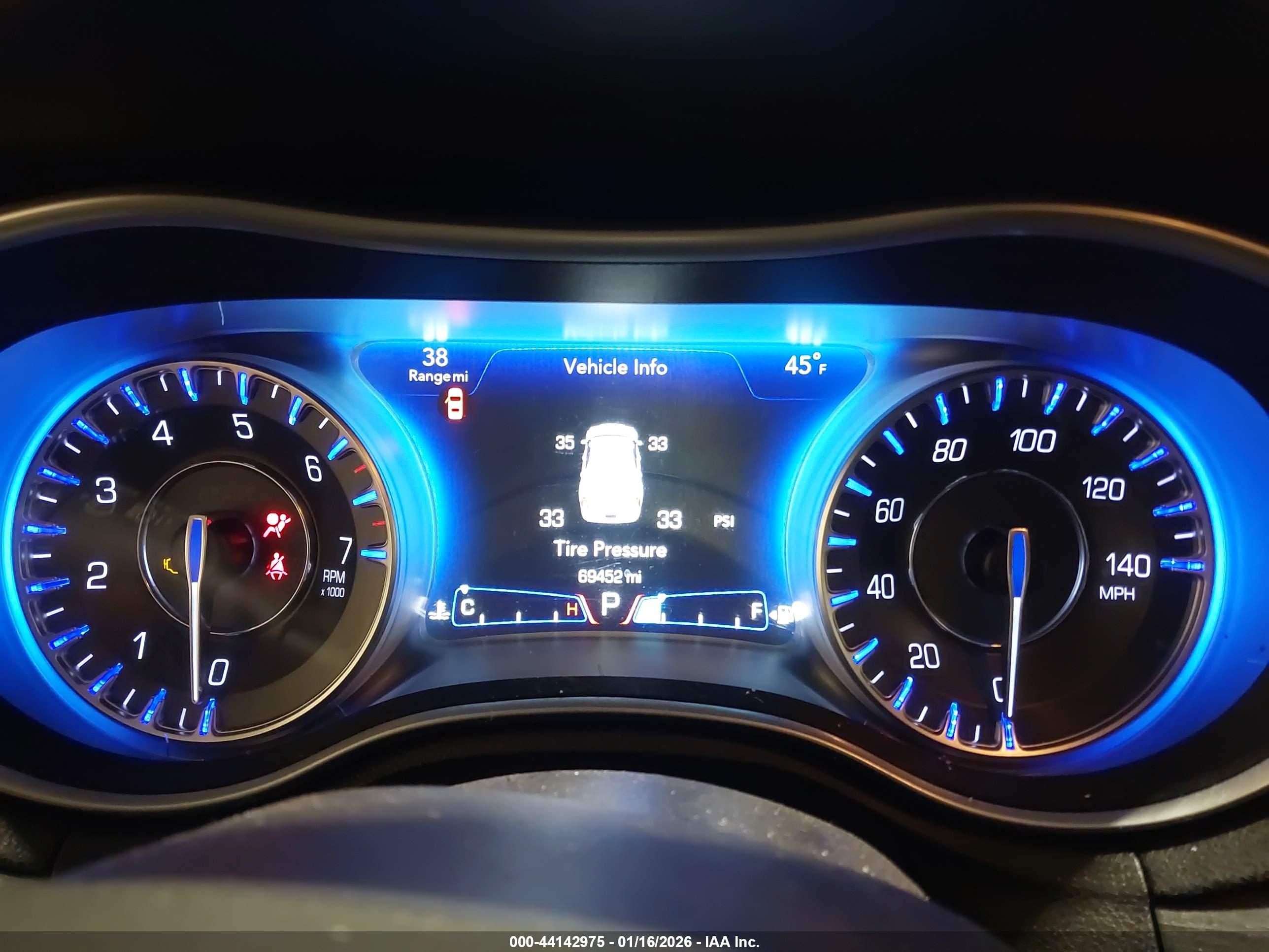 CHRYSLER 300 image 7