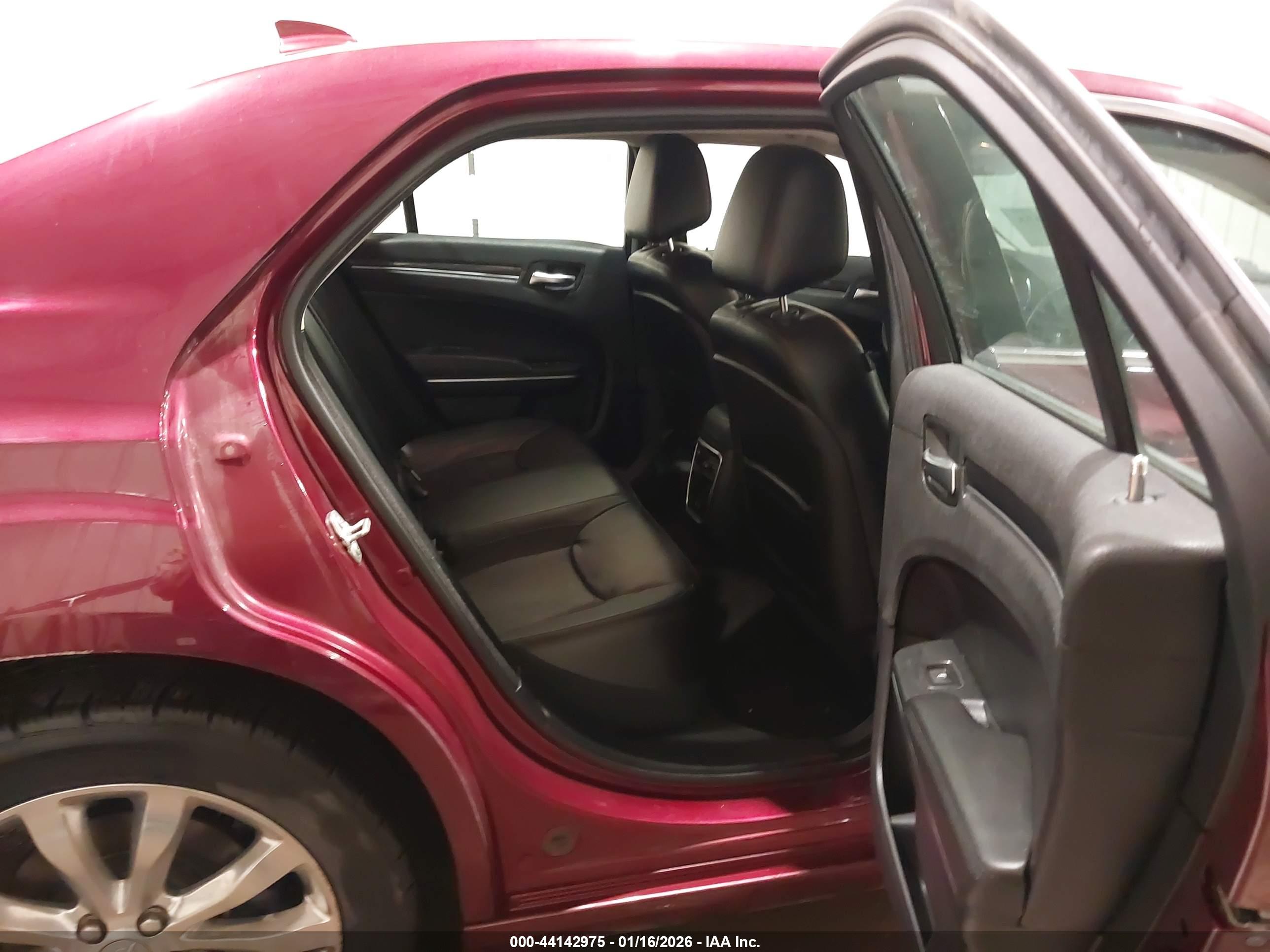 CHRYSLER 300 image 8