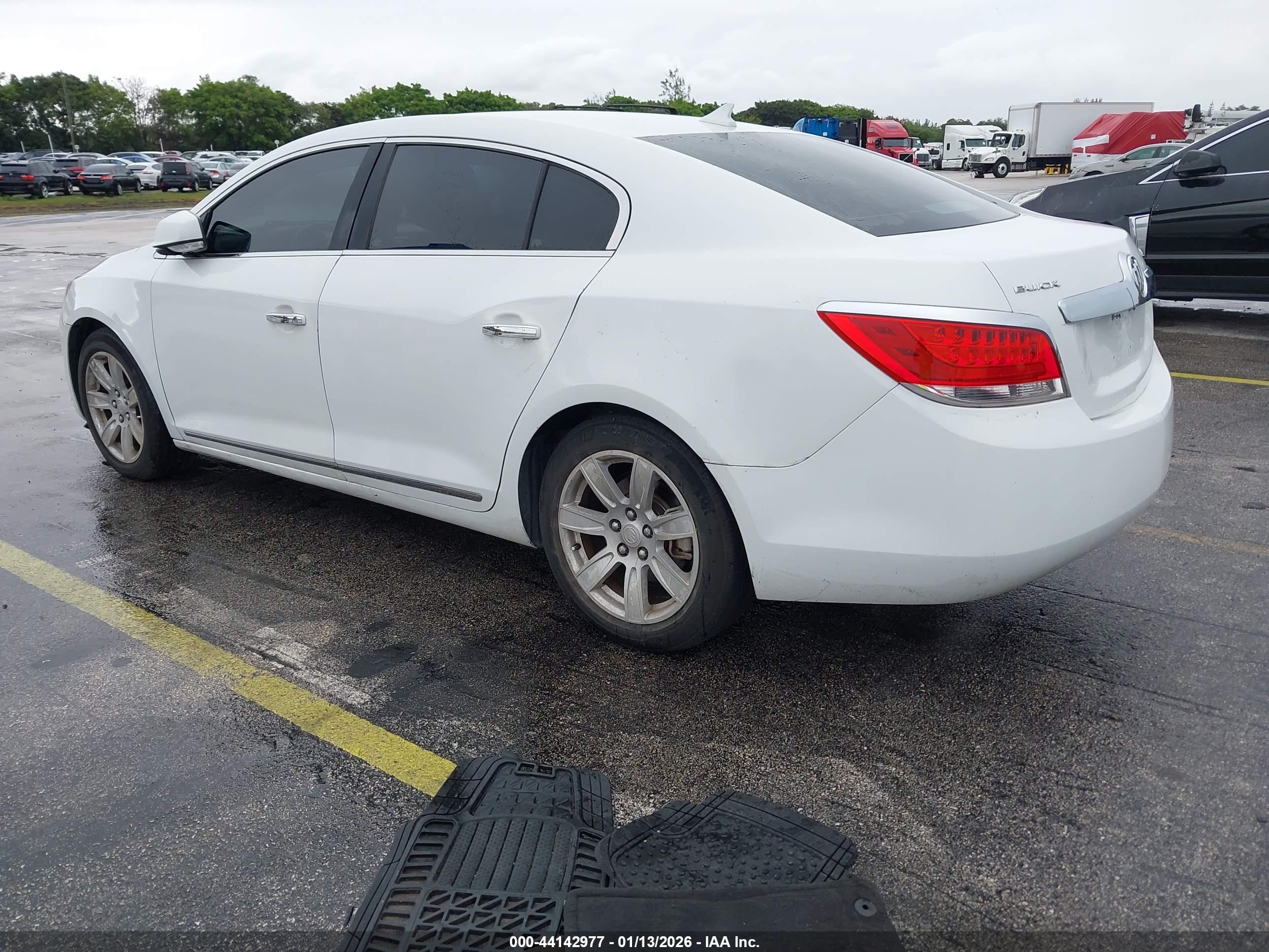 BUICK LACROSSE image 3