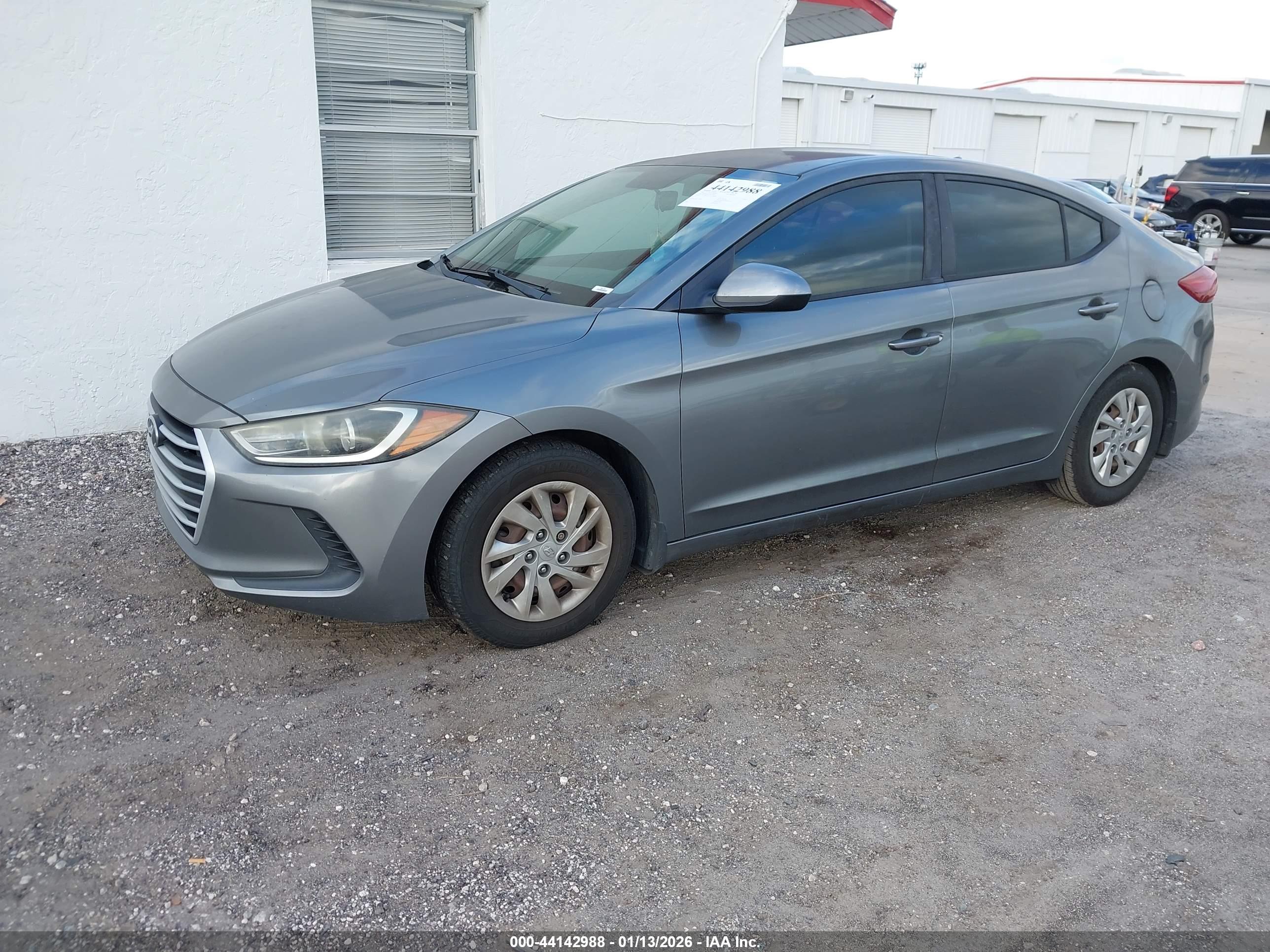 HYUNDAI ELANTRA image 2