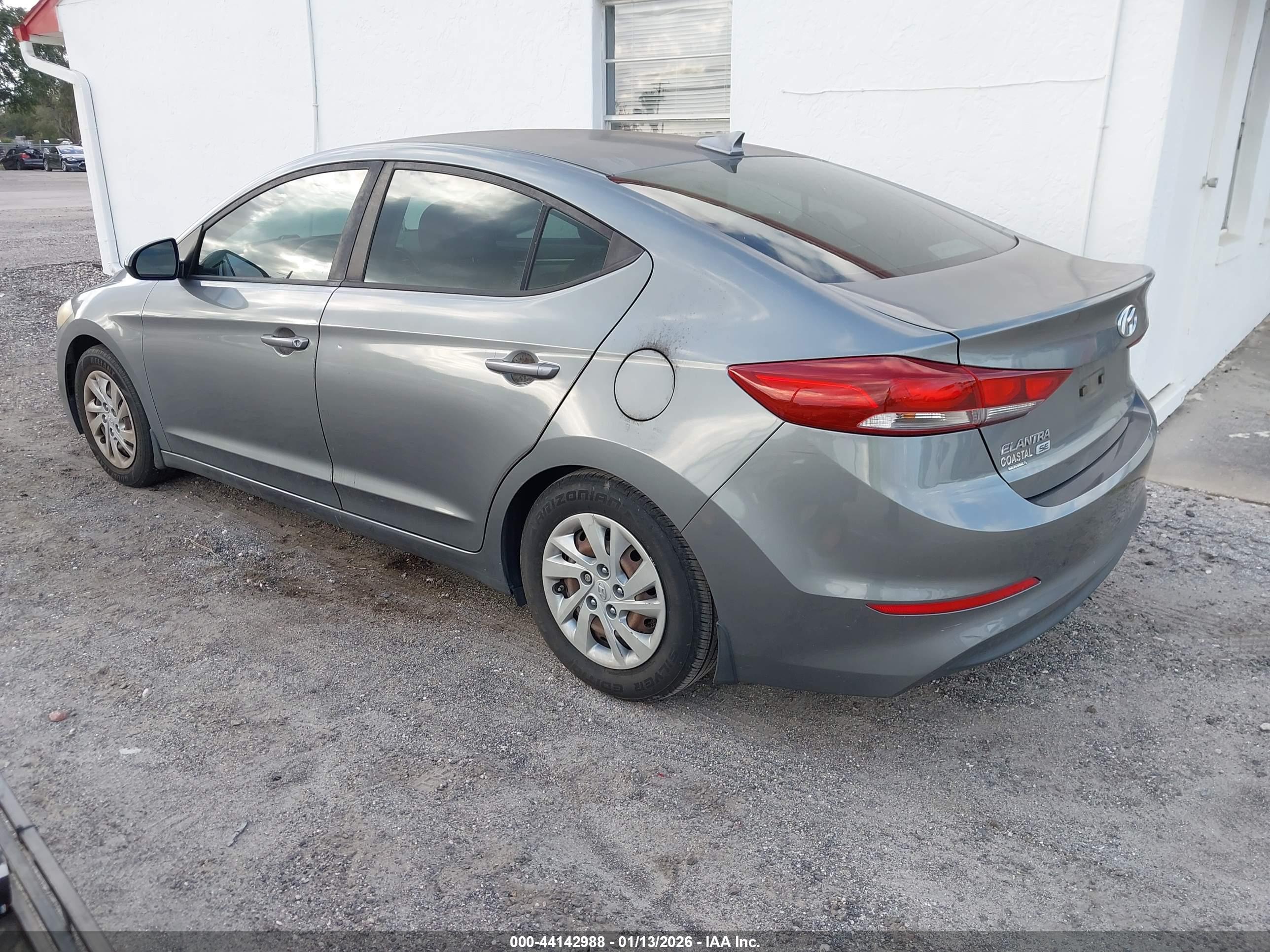 HYUNDAI ELANTRA image 3