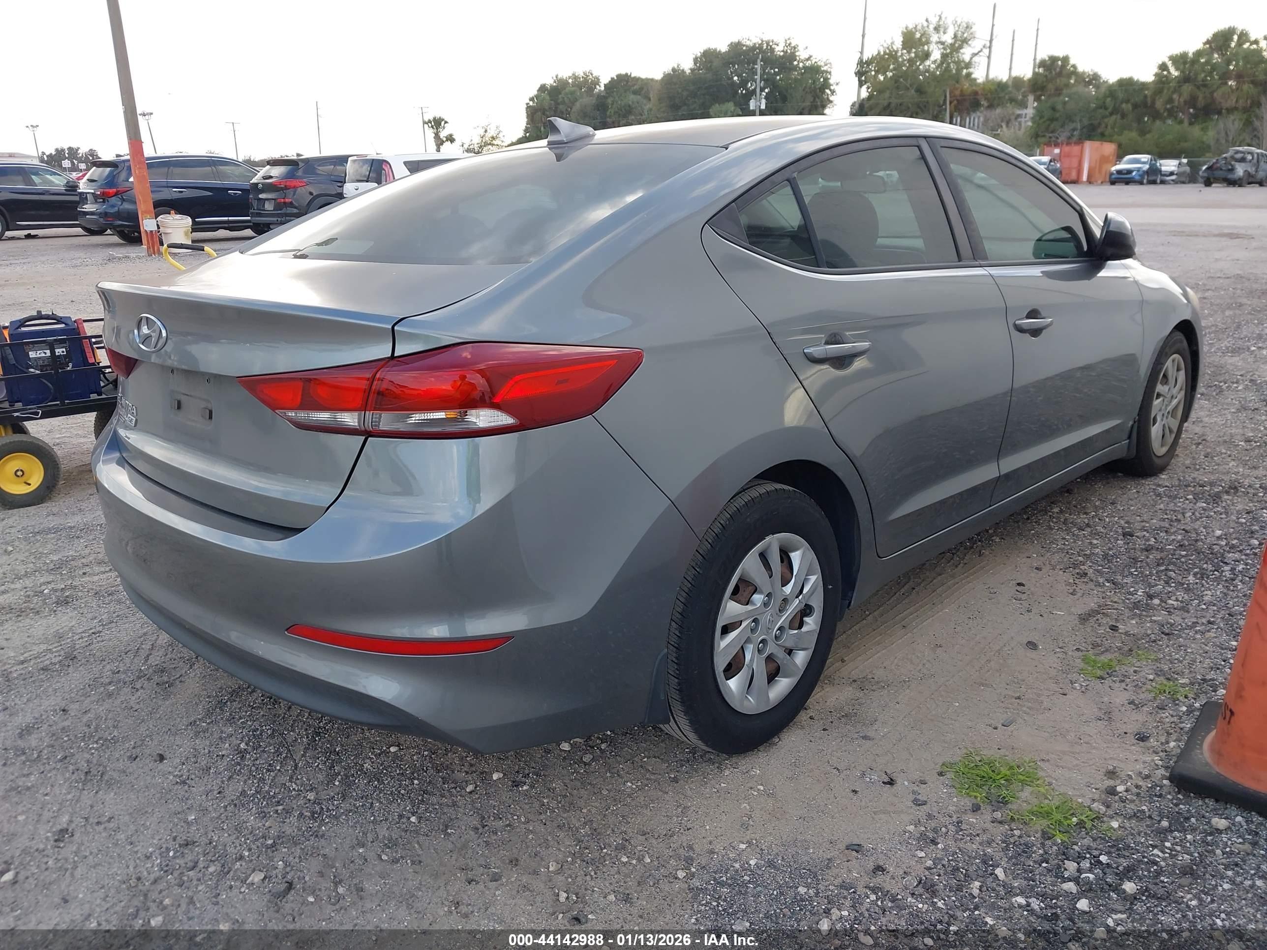 HYUNDAI ELANTRA image 4