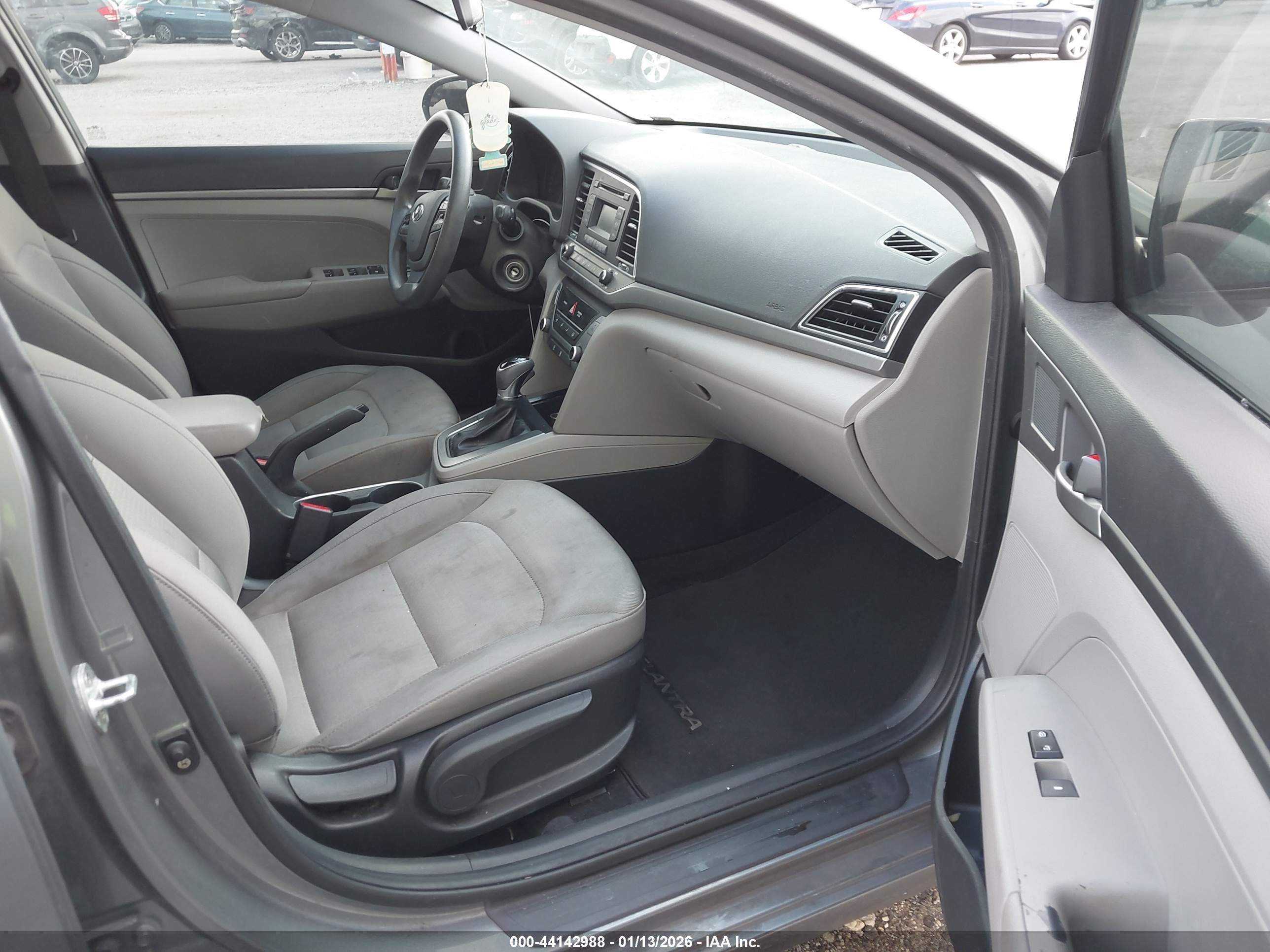 HYUNDAI ELANTRA image 5