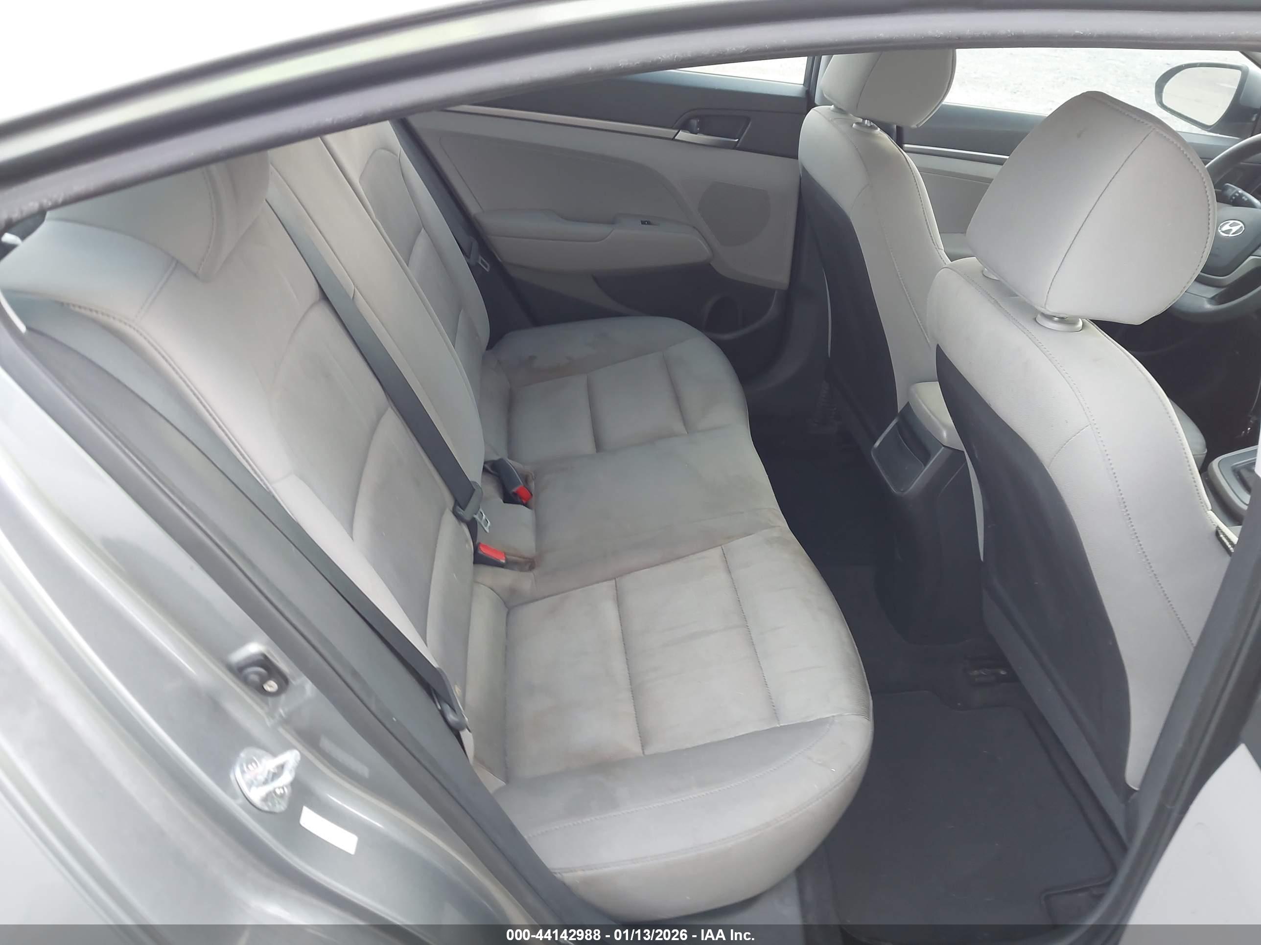 HYUNDAI ELANTRA image 8