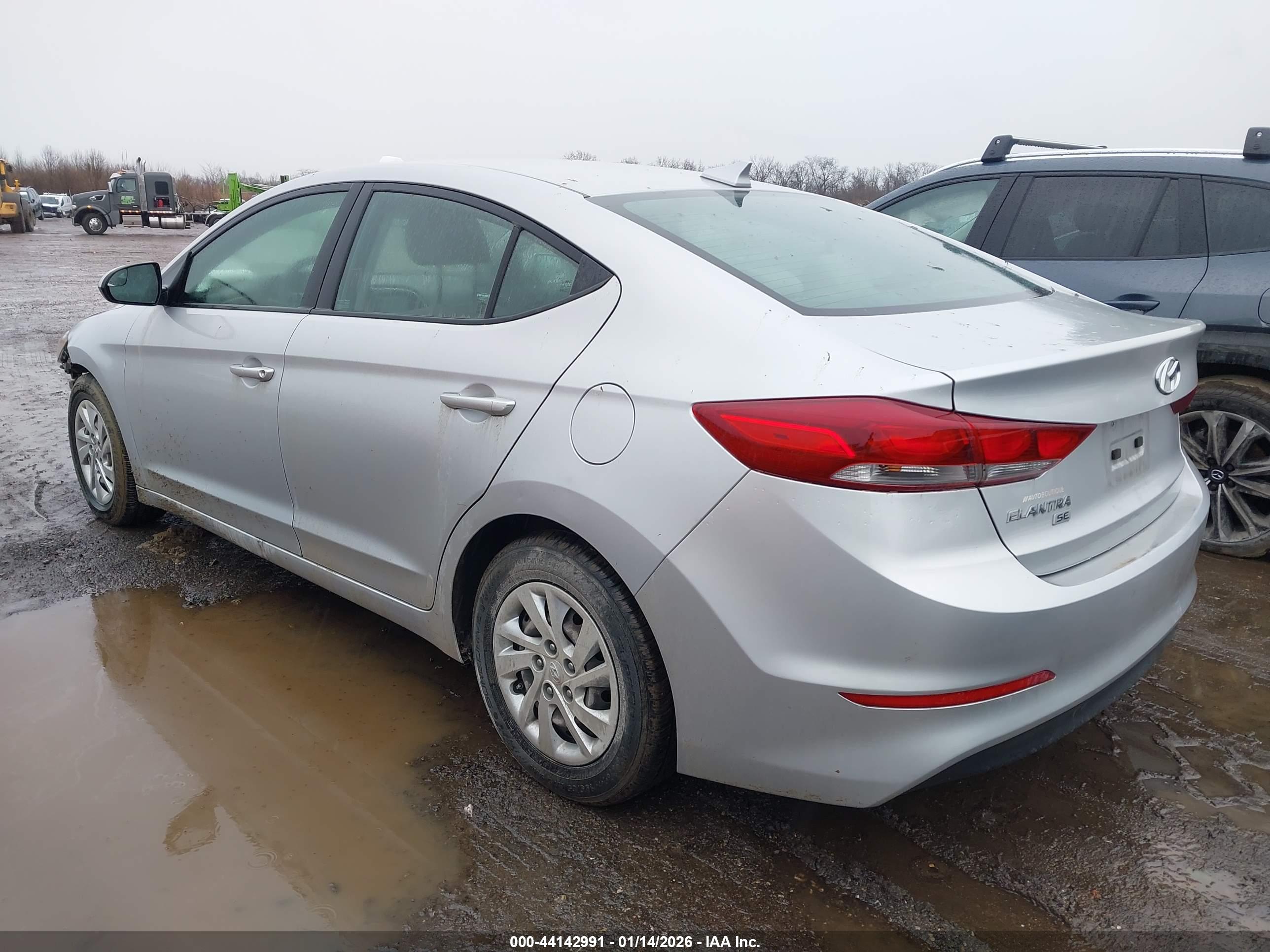 HYUNDAI ELANTRA image 3