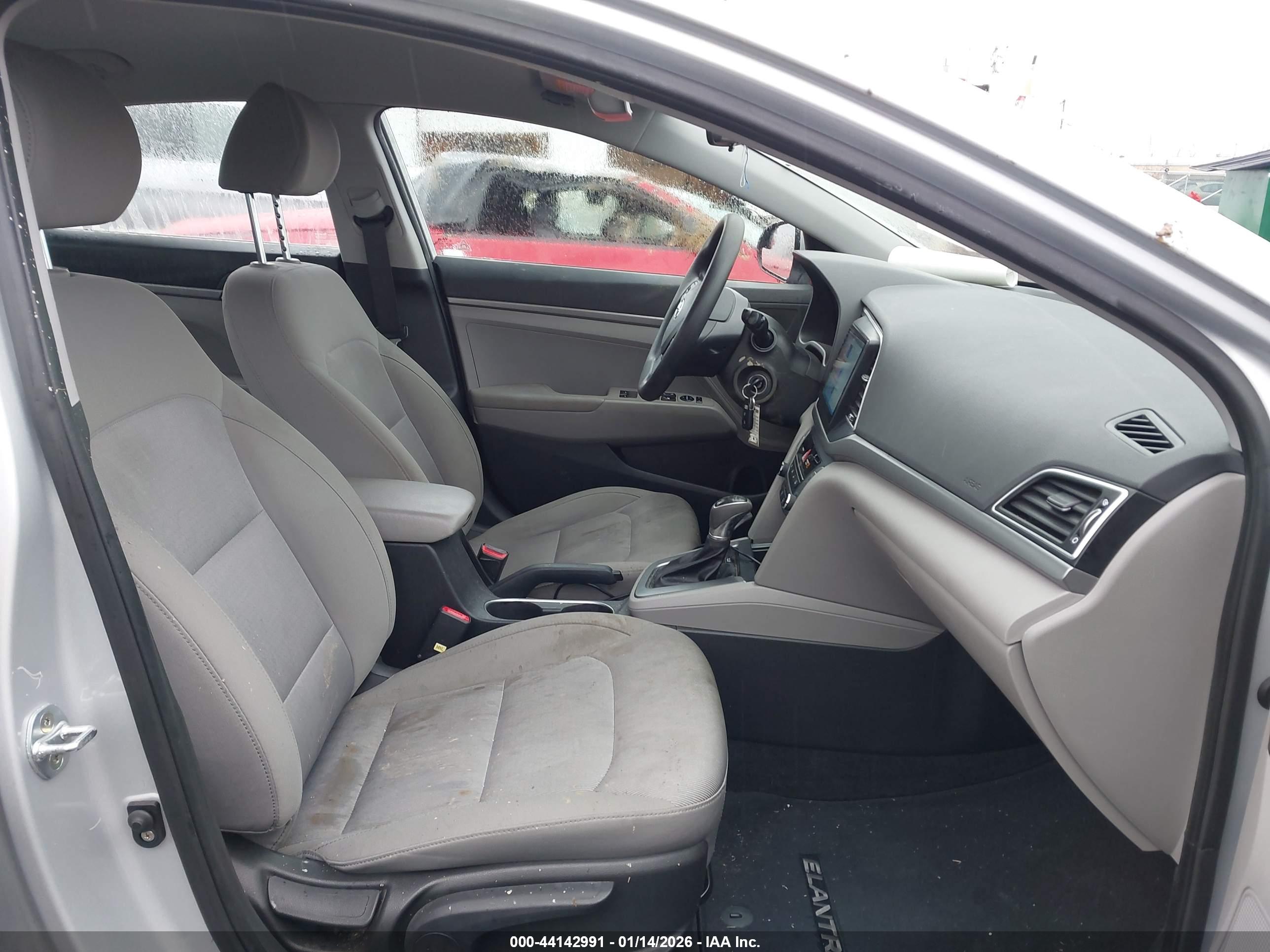 HYUNDAI ELANTRA image 5