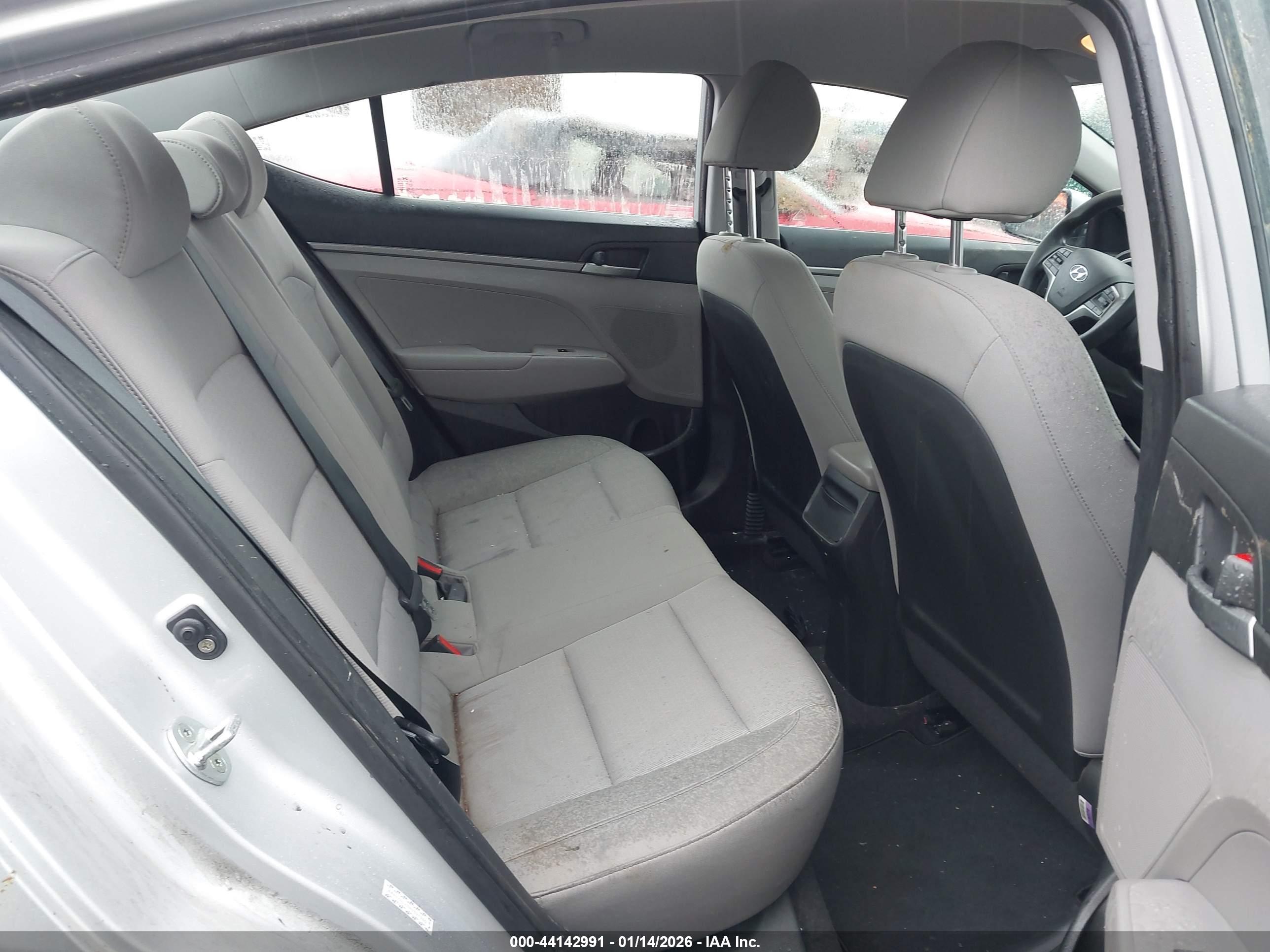 HYUNDAI ELANTRA image 8