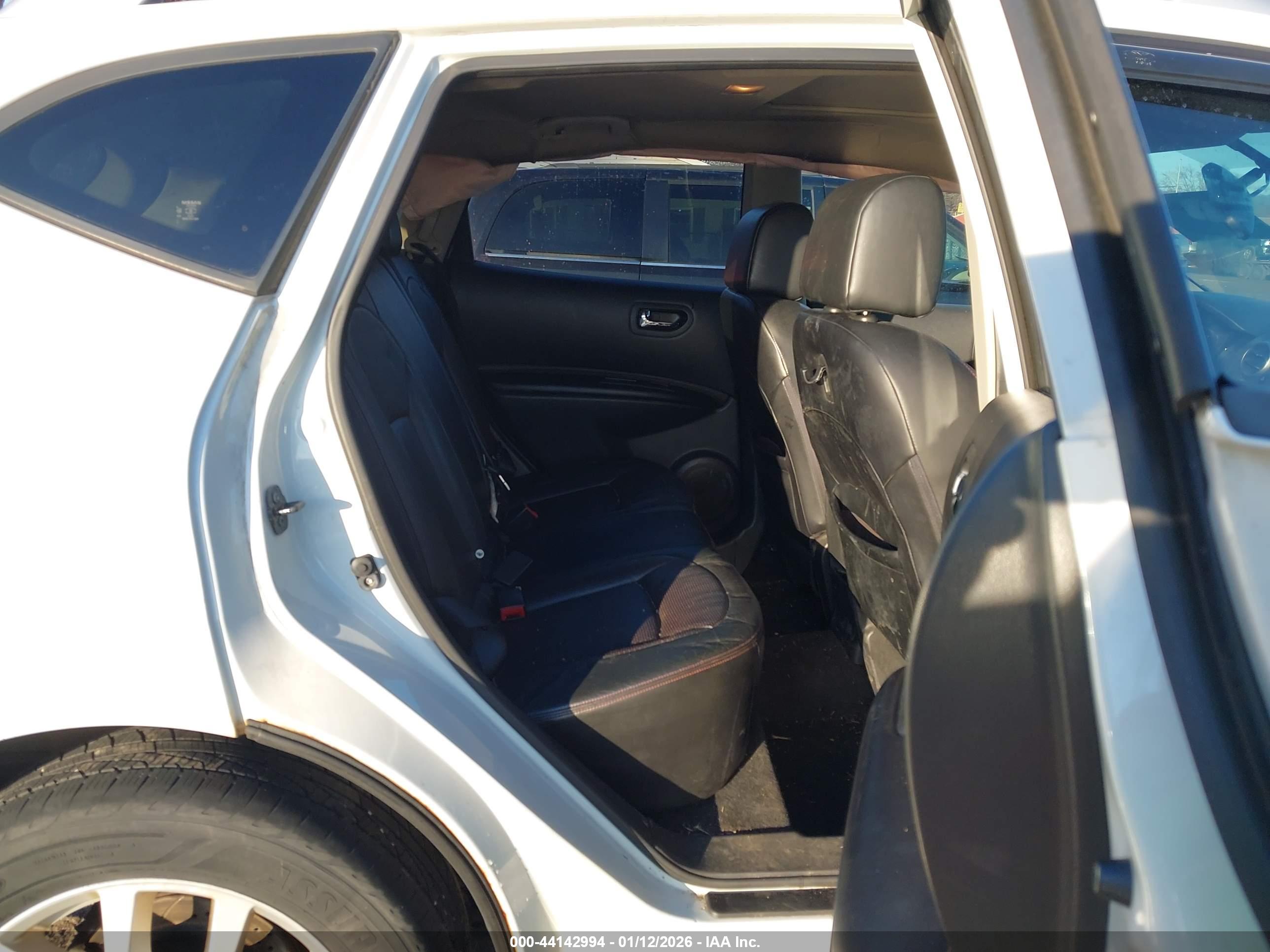 NISSAN ROGUE image 8