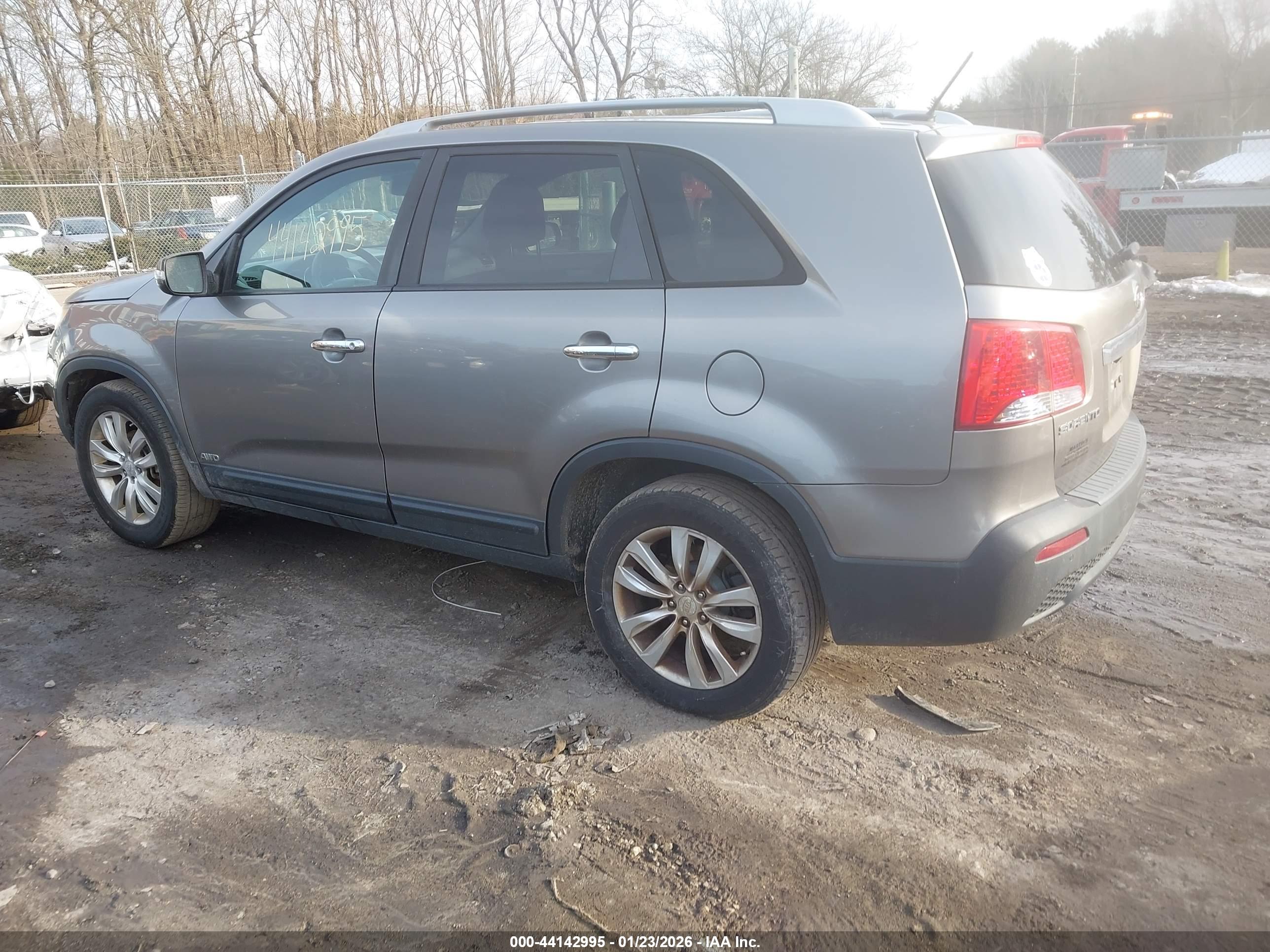 KIA SORENTO image 3