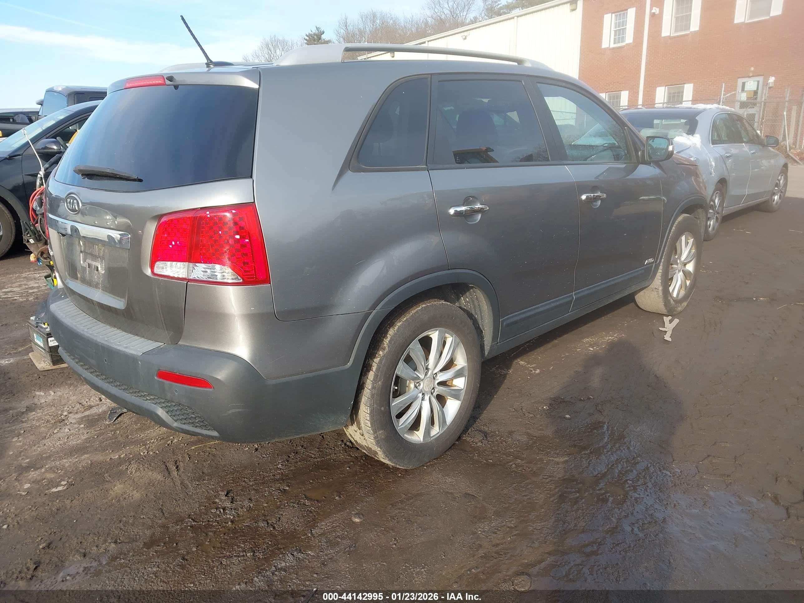 KIA SORENTO image 4