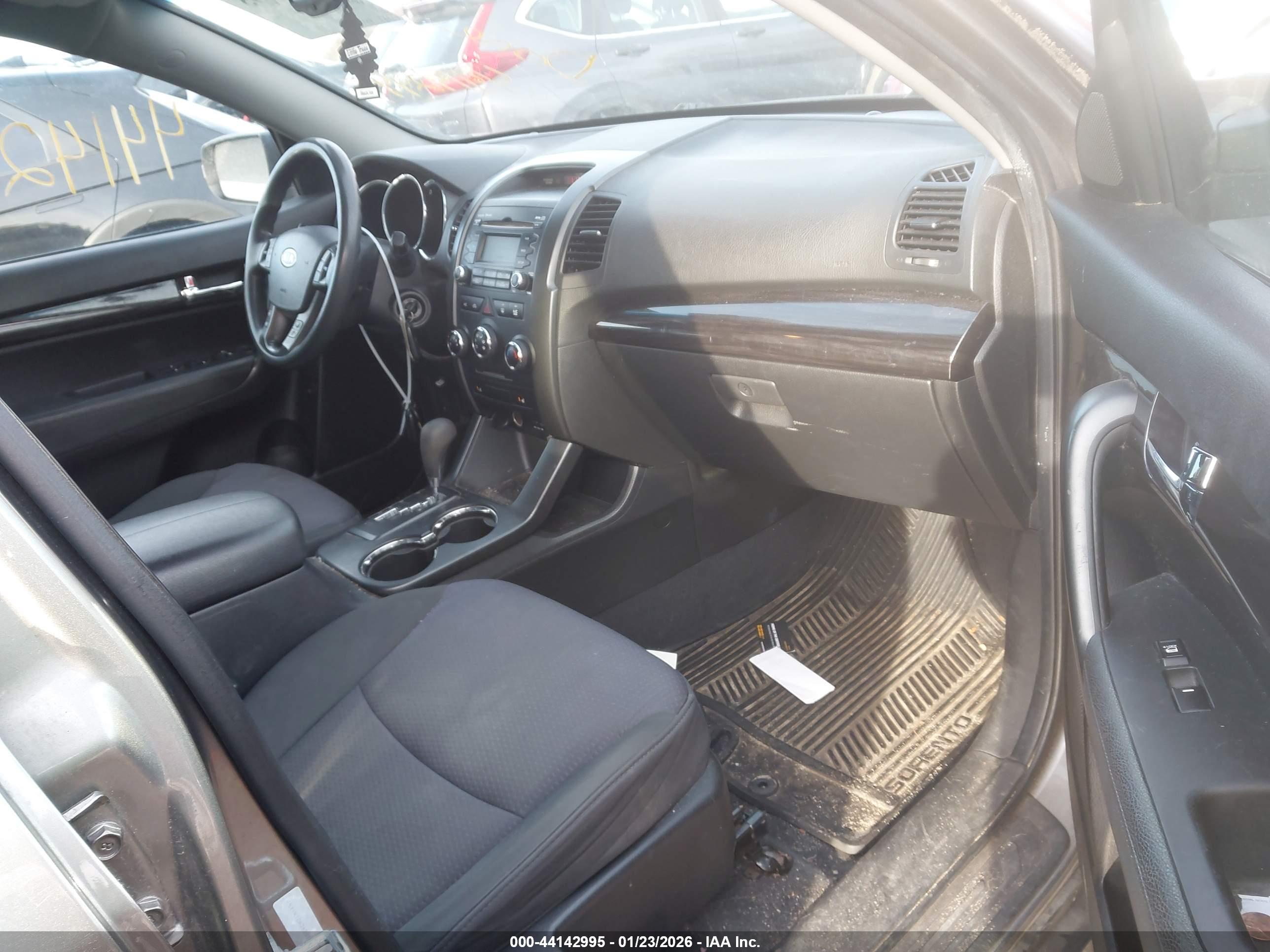 KIA SORENTO image 5