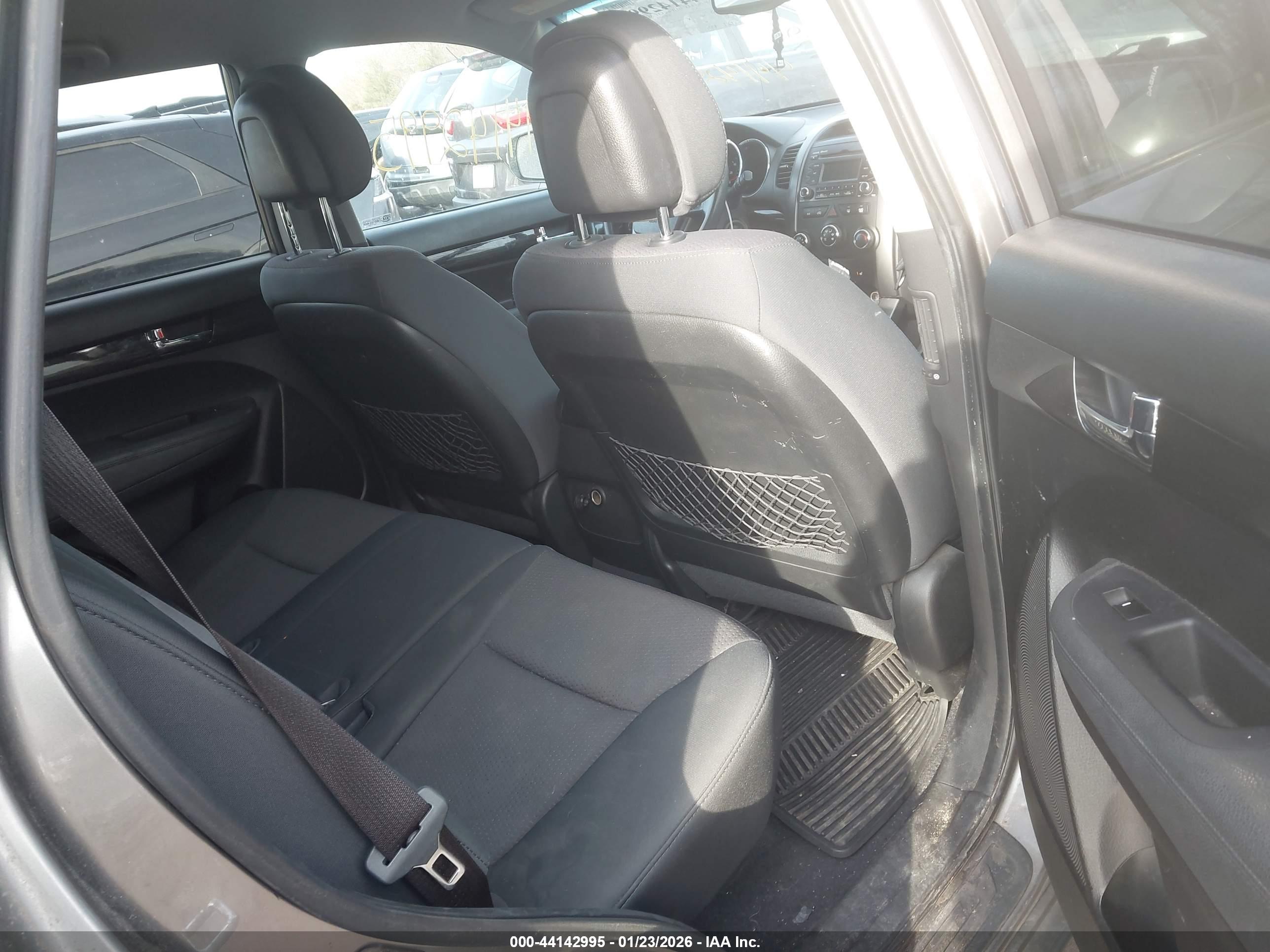 KIA SORENTO image 8