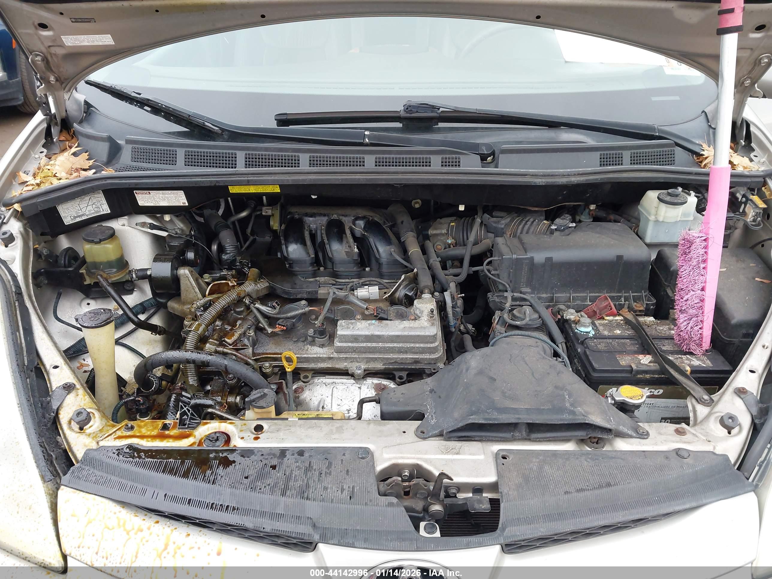 TOYOTA SIENNA image 10