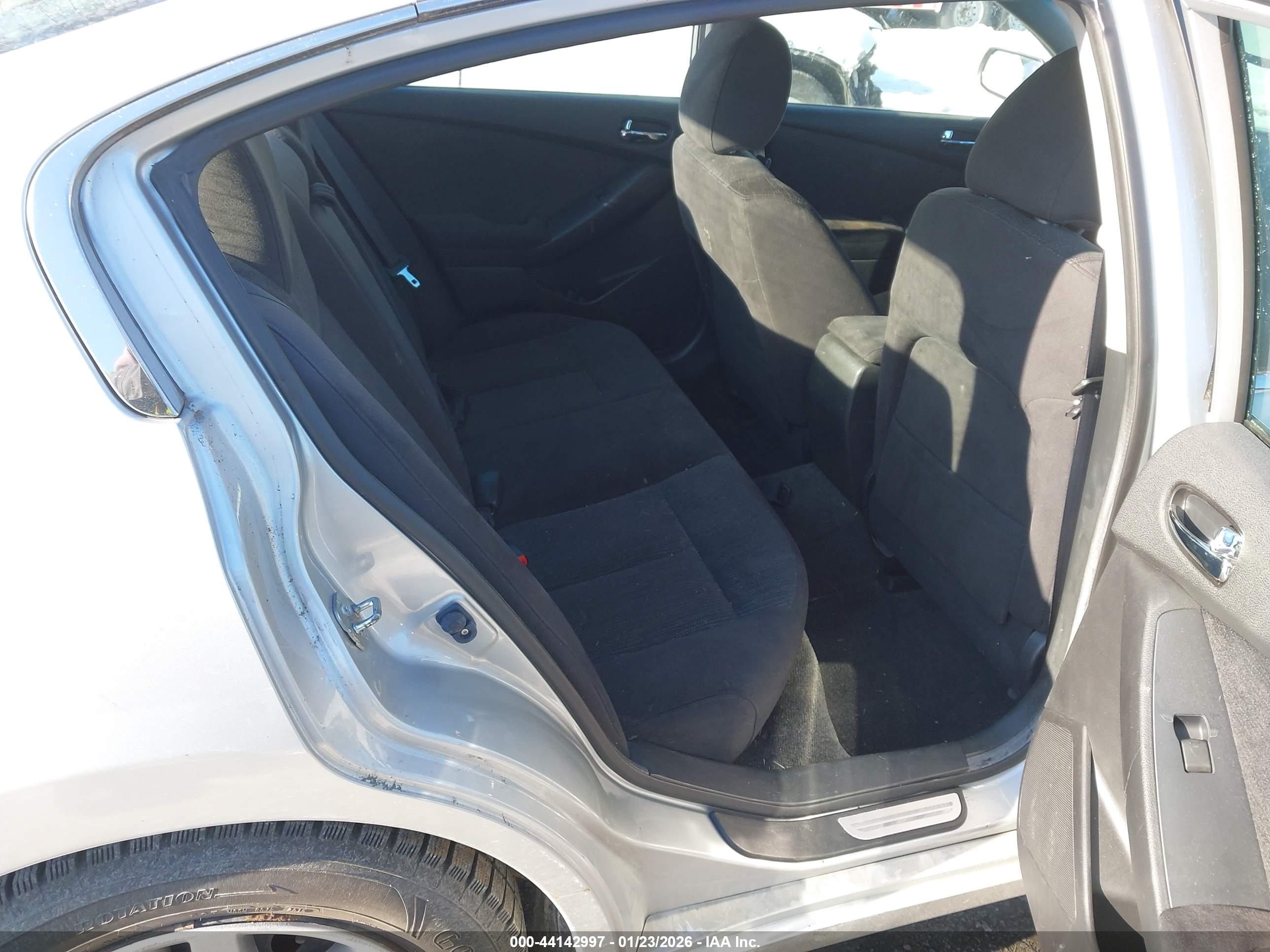 NISSAN ALTIMA image 8