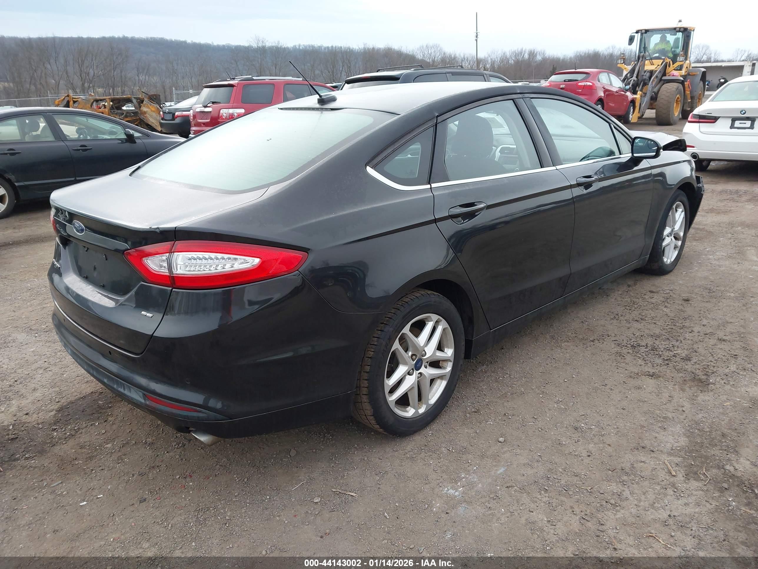FORD FUSION image 4