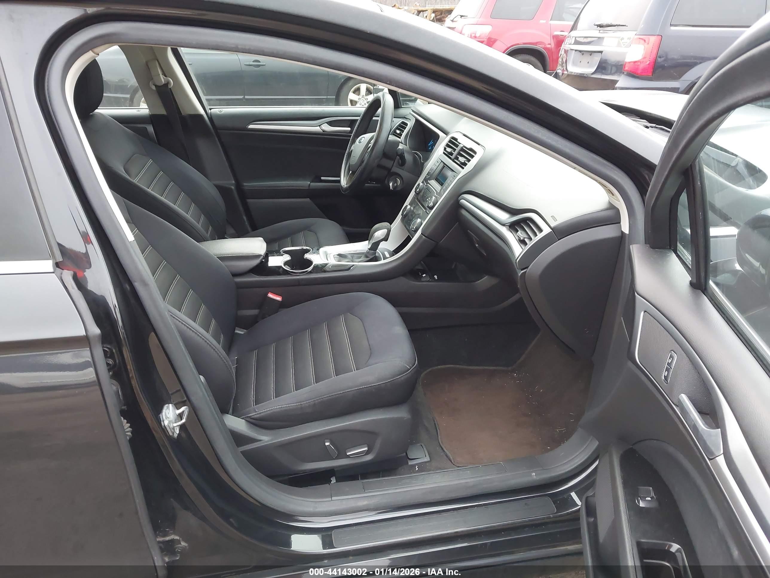 FORD FUSION image 5