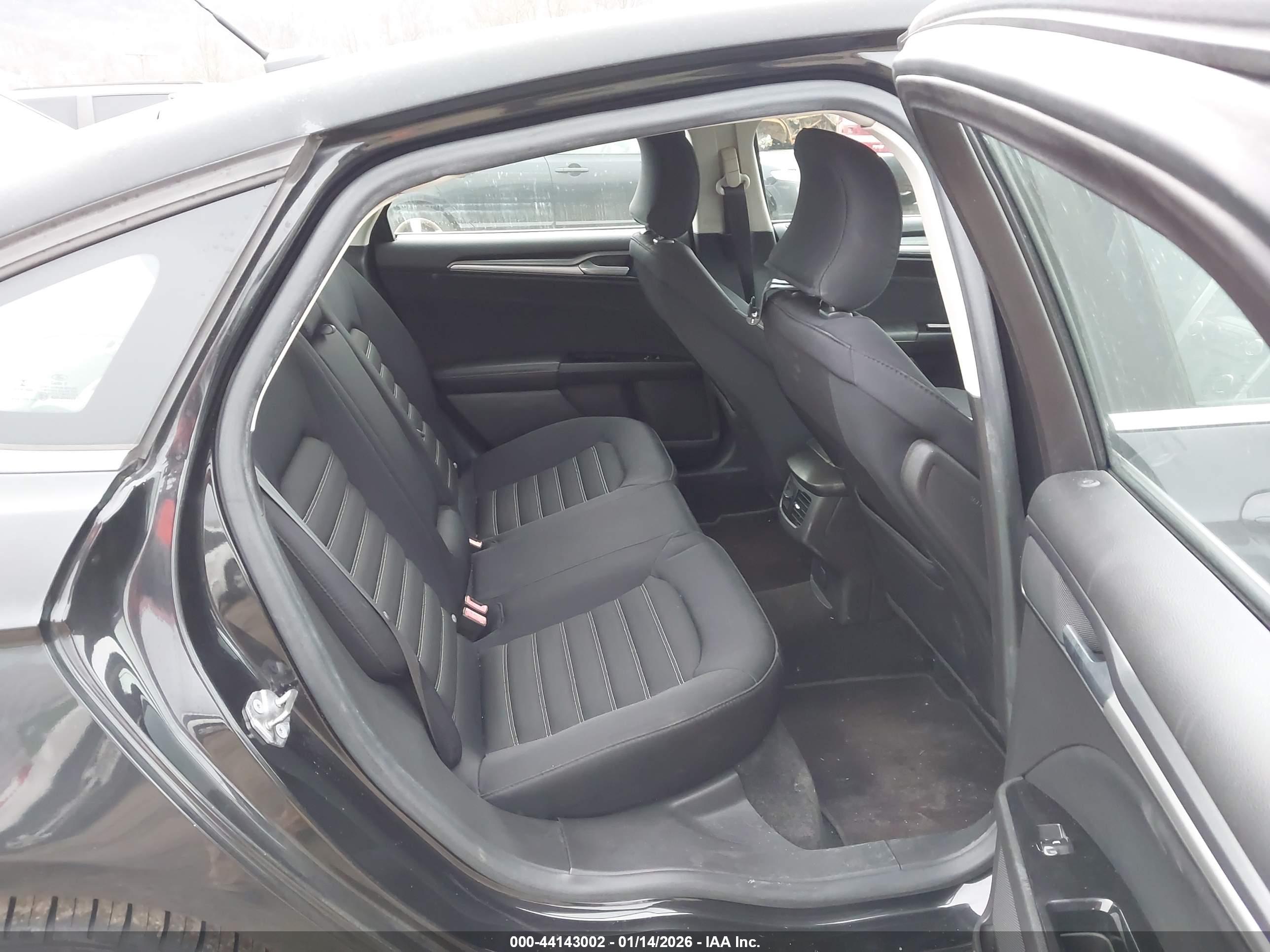FORD FUSION image 8