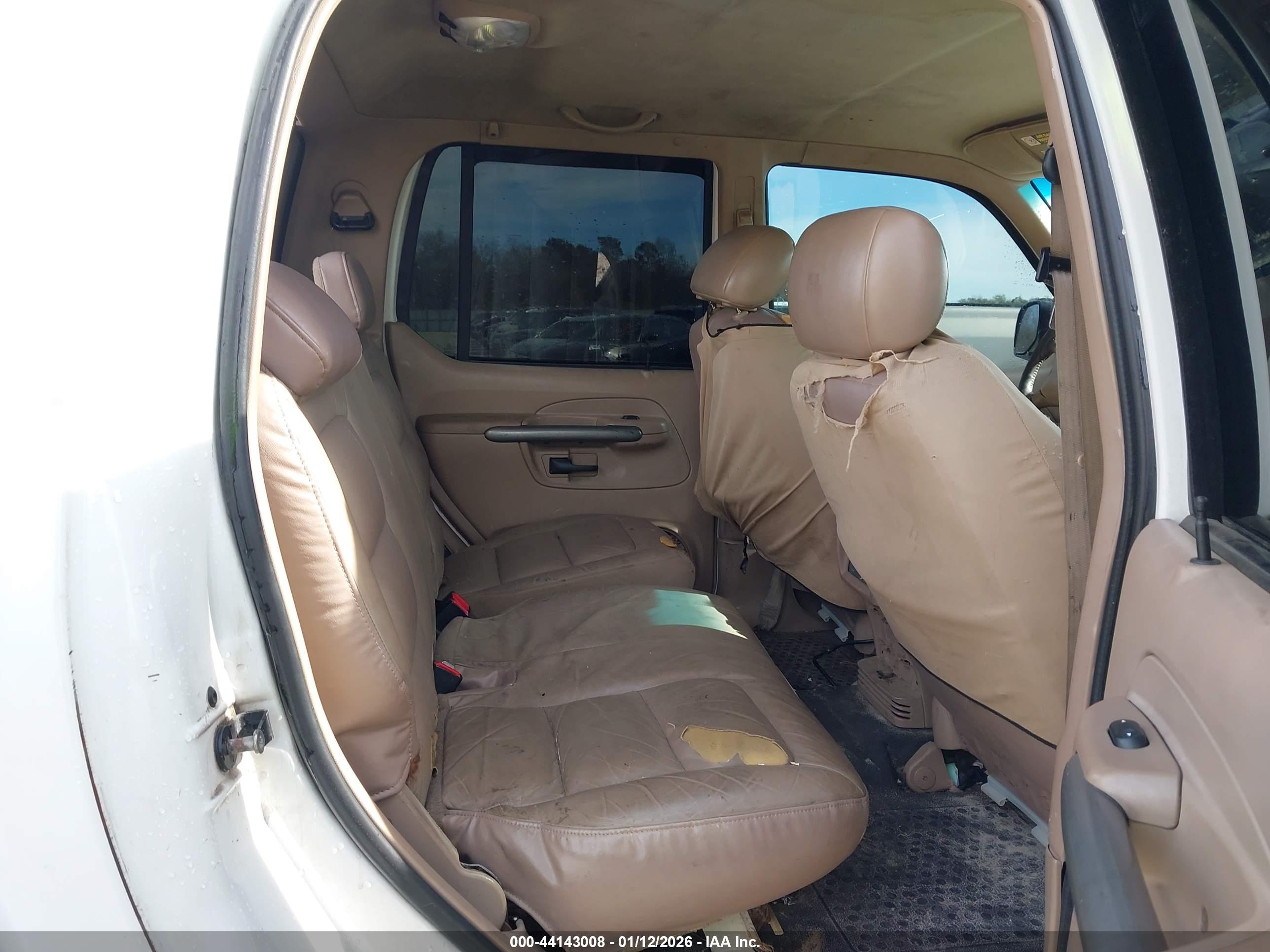 FORD EXPLORER image 8